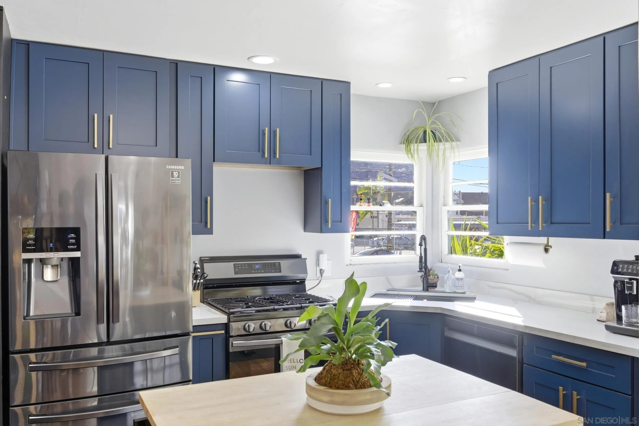 https://cdn.realtyfeed.com/cdn/127/260005242/cb6414884c53aa0442c20ff8cfa2c676.webp