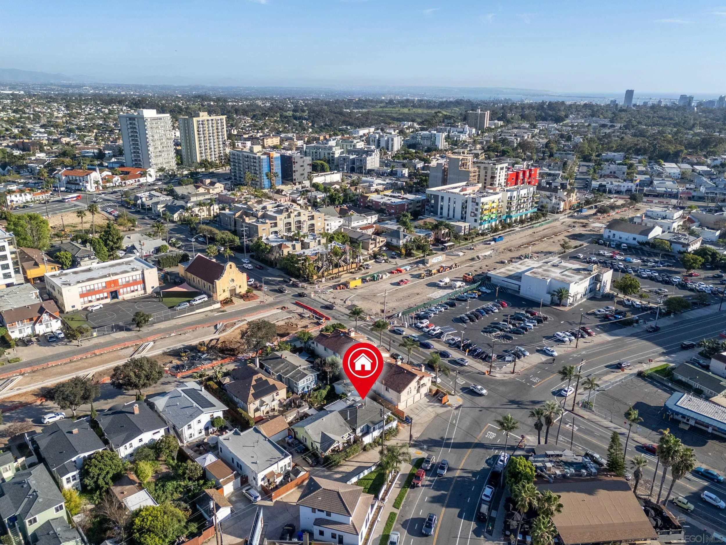 https://cdn.realtyfeed.com/cdn/127/260005242/e9da5099f9aaa436ee07f93de1b52406.webp