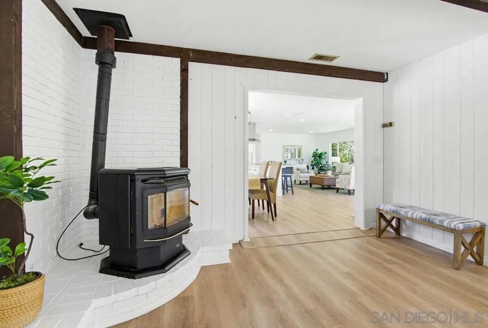 https://cdn.realtyfeed.com/cdn/127/260005246/ba566fedf61667822a5d50a9f74b2c7b.webp