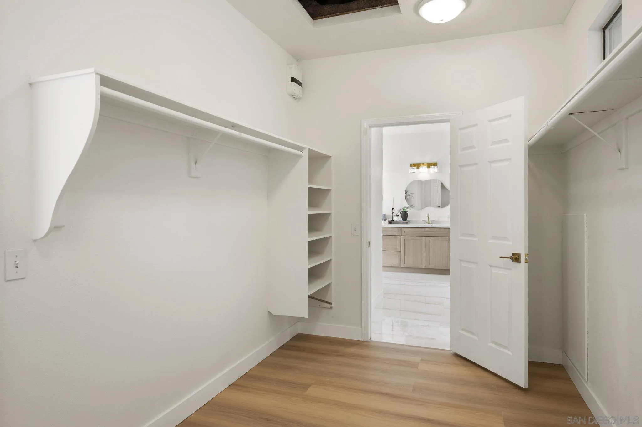 https://cdn.realtyfeed.com/cdn/127/260005249/41ef2d8758c3418e7dfb32d26ceaa194.webp