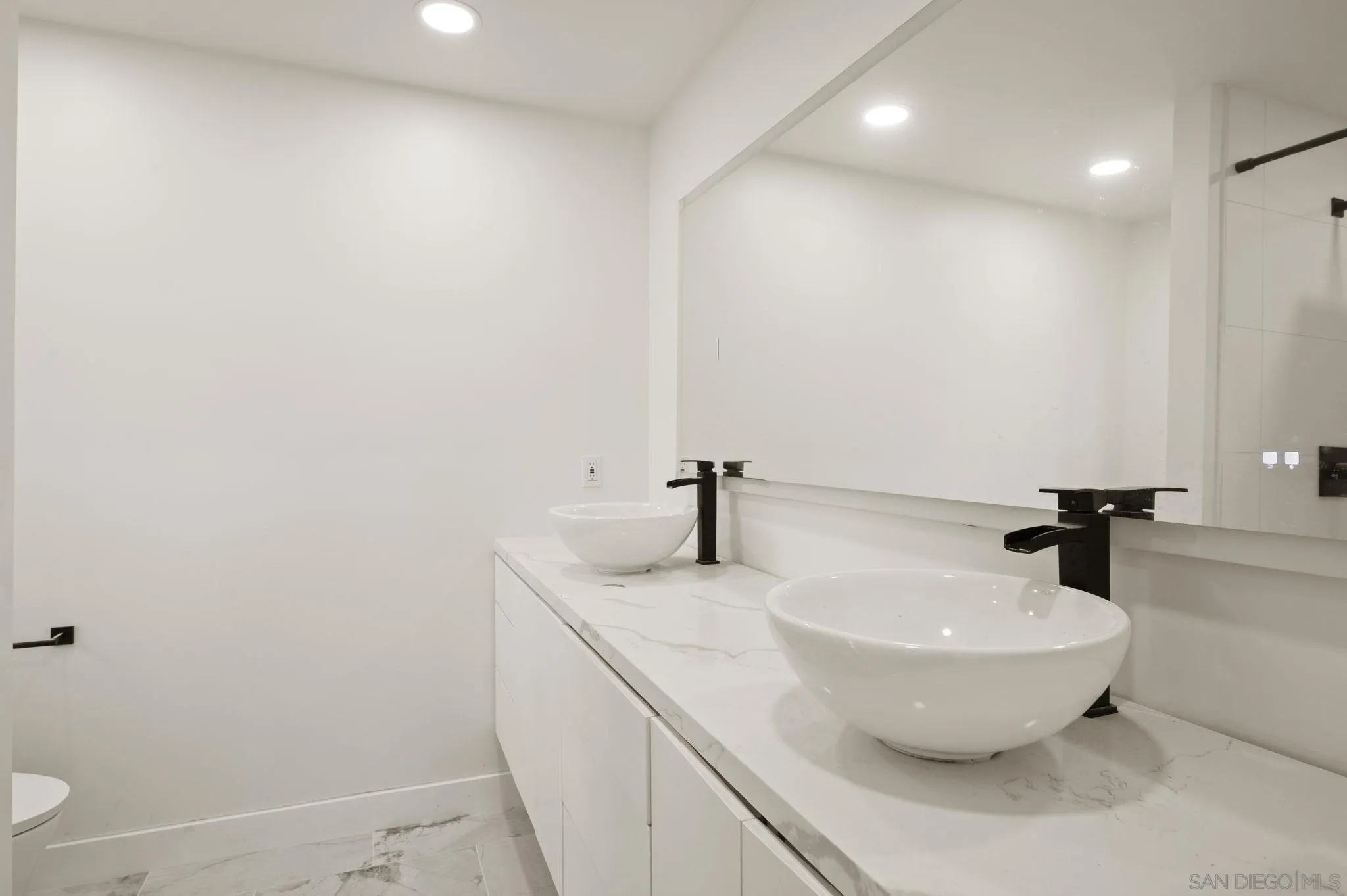 https://cdn.realtyfeed.com/cdn/127/260005249/5c18c345ed8158af7e577eb655246379.webp