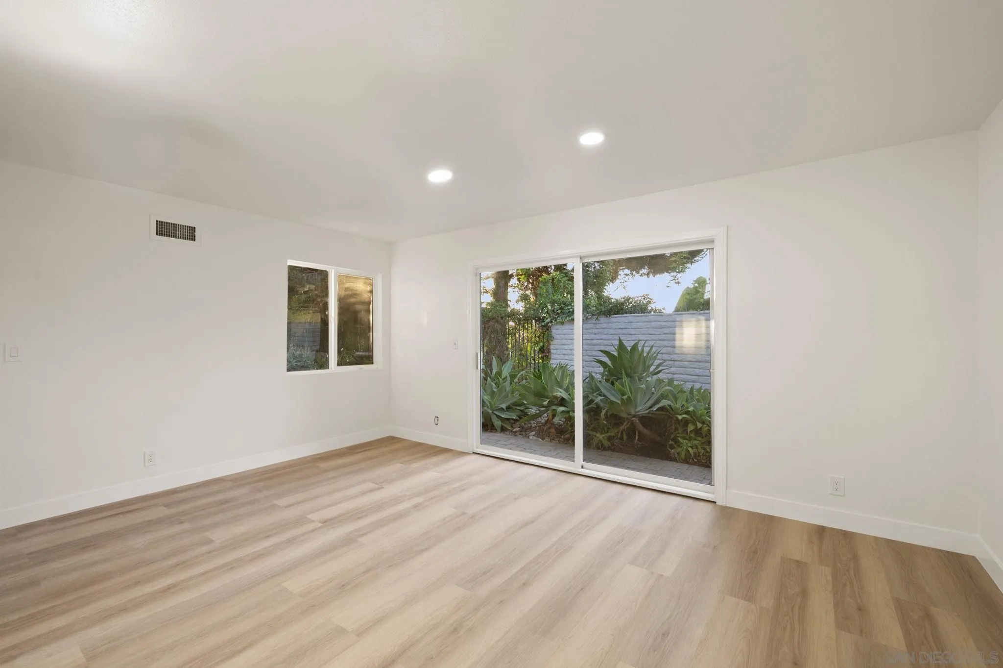 https://cdn.realtyfeed.com/cdn/127/260005249/7e504aa83799fe24239064205eafca53.webp