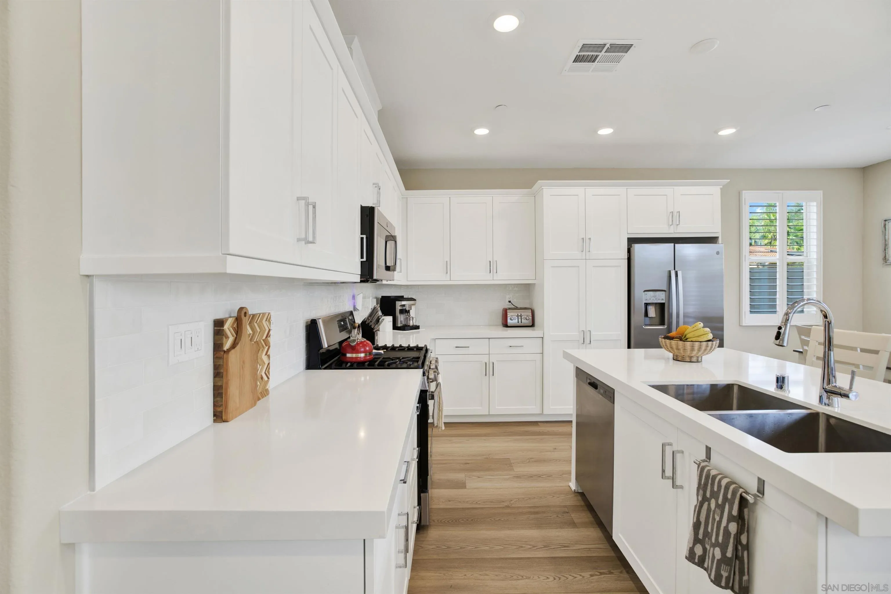 https://cdn.realtyfeed.com/cdn/127/260005257/181c36bab2f770bb351b8394a85f83cf.webp