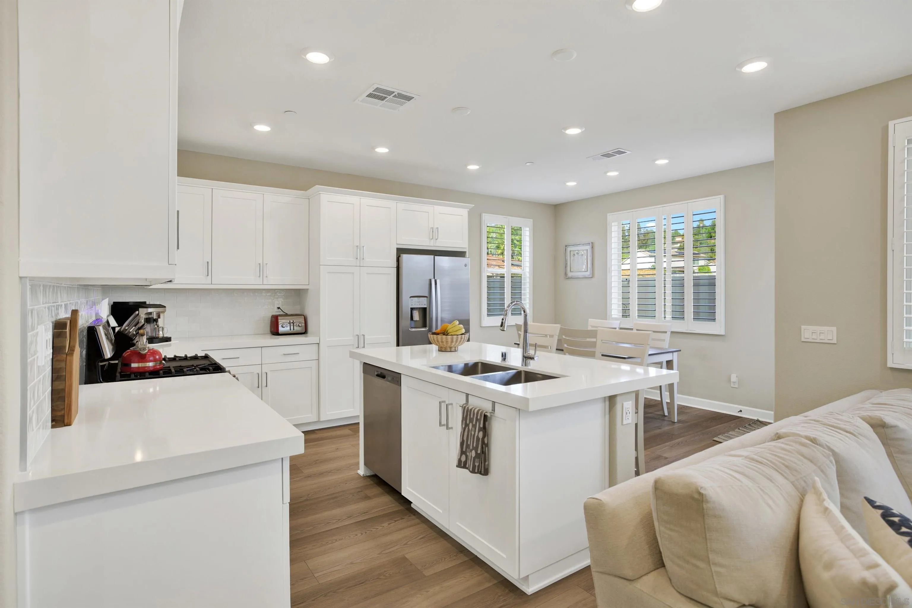https://cdn.realtyfeed.com/cdn/127/260005257/6b7f13a4bc37cb64831af2bab6e7c72a.webp