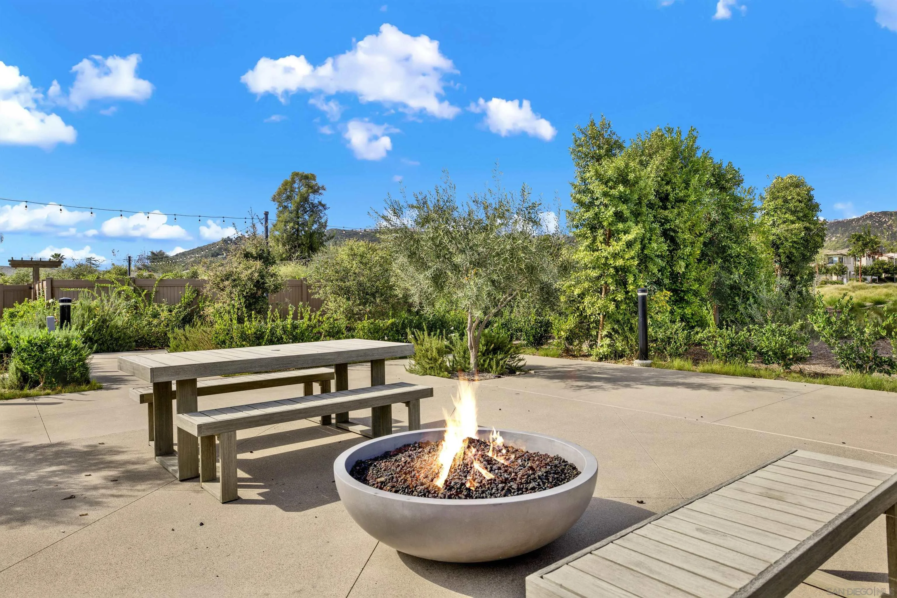 https://cdn.realtyfeed.com/cdn/127/260005257/89cef0d80db9b42bcd7686298e0a4310.webp