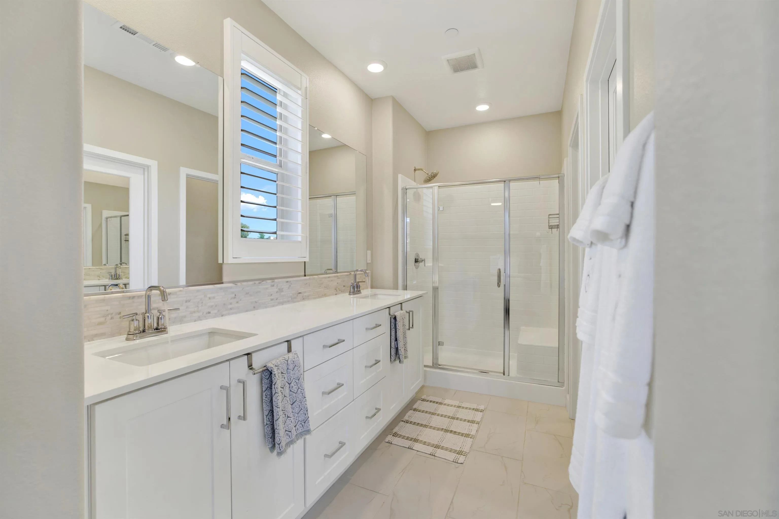 https://cdn.realtyfeed.com/cdn/127/260005257/93995aa27d35345cbd98d0f10f41e89f.webp