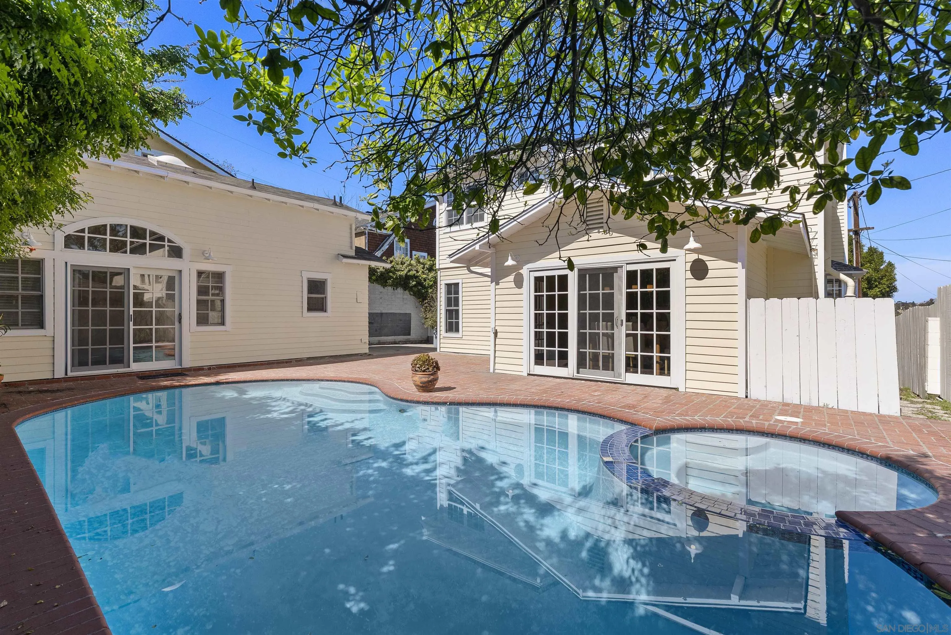 https://cdn.realtyfeed.com/cdn/127/260005258/8355d755a2caef0b780c8a4518280a57.webp