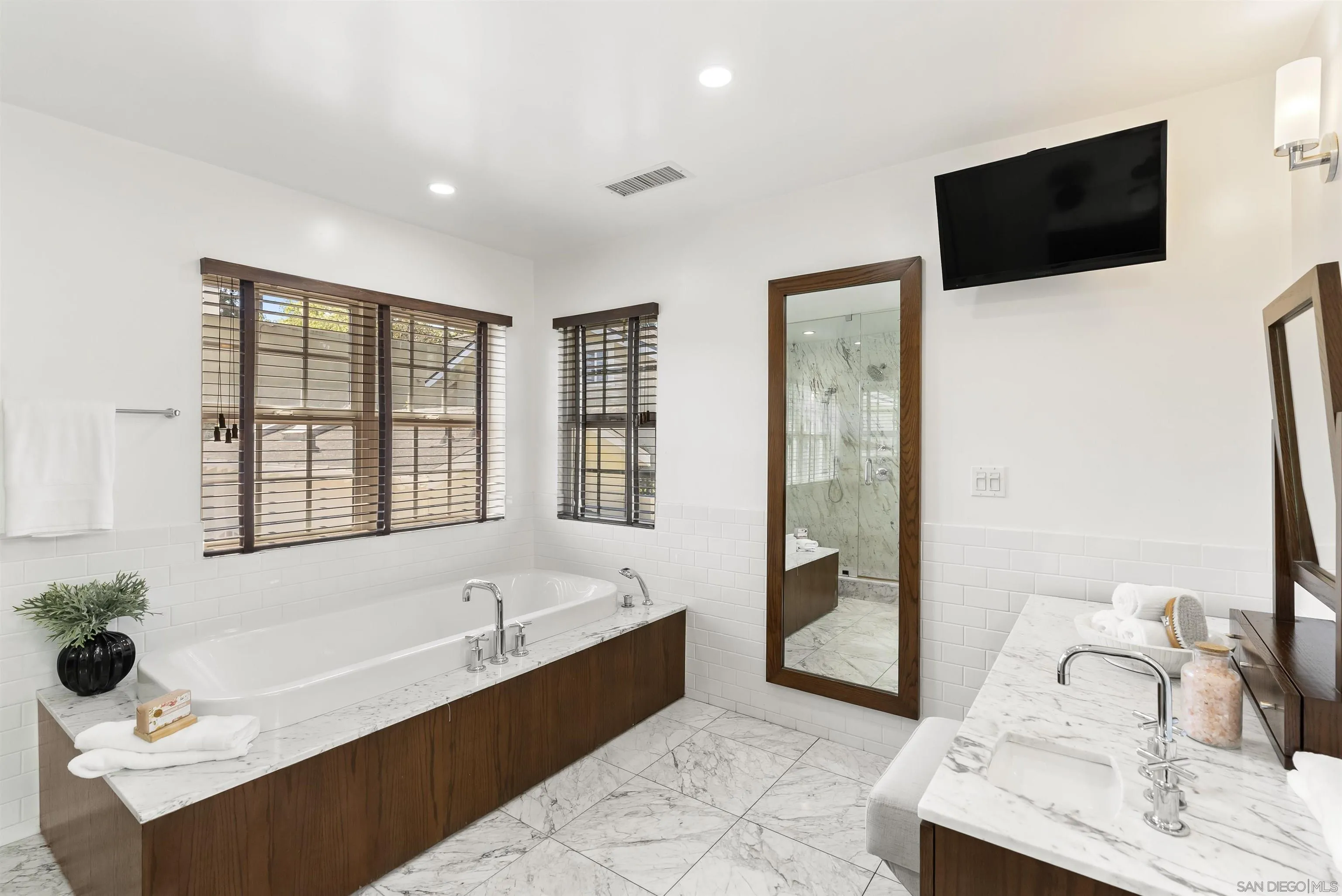 https://cdn.realtyfeed.com/cdn/127/260005258/a2c1a609ddfdc5fd3b36807b7621539f.webp