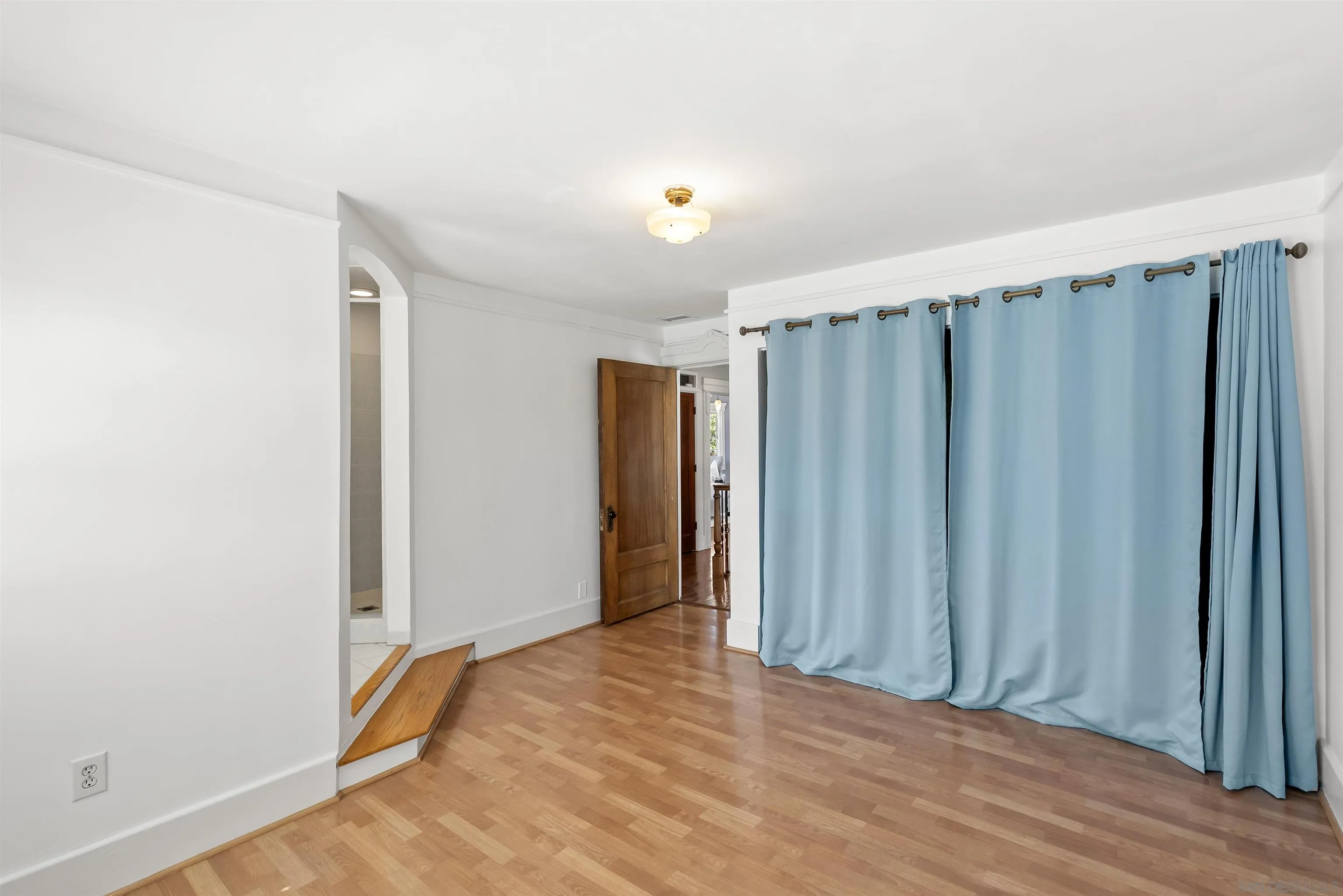 https://cdn.realtyfeed.com/cdn/127/260005258/adfdc53f80a7a614f29c6e1df00fa81e.webp
