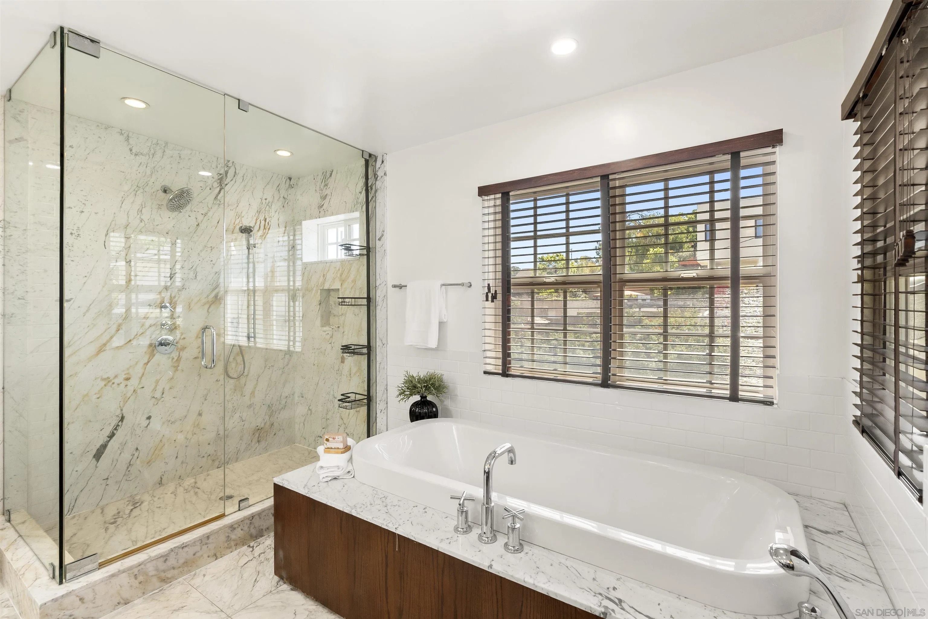 https://cdn.realtyfeed.com/cdn/127/260005258/b28efa88dcf40ce254ff329d238e8b02.webp