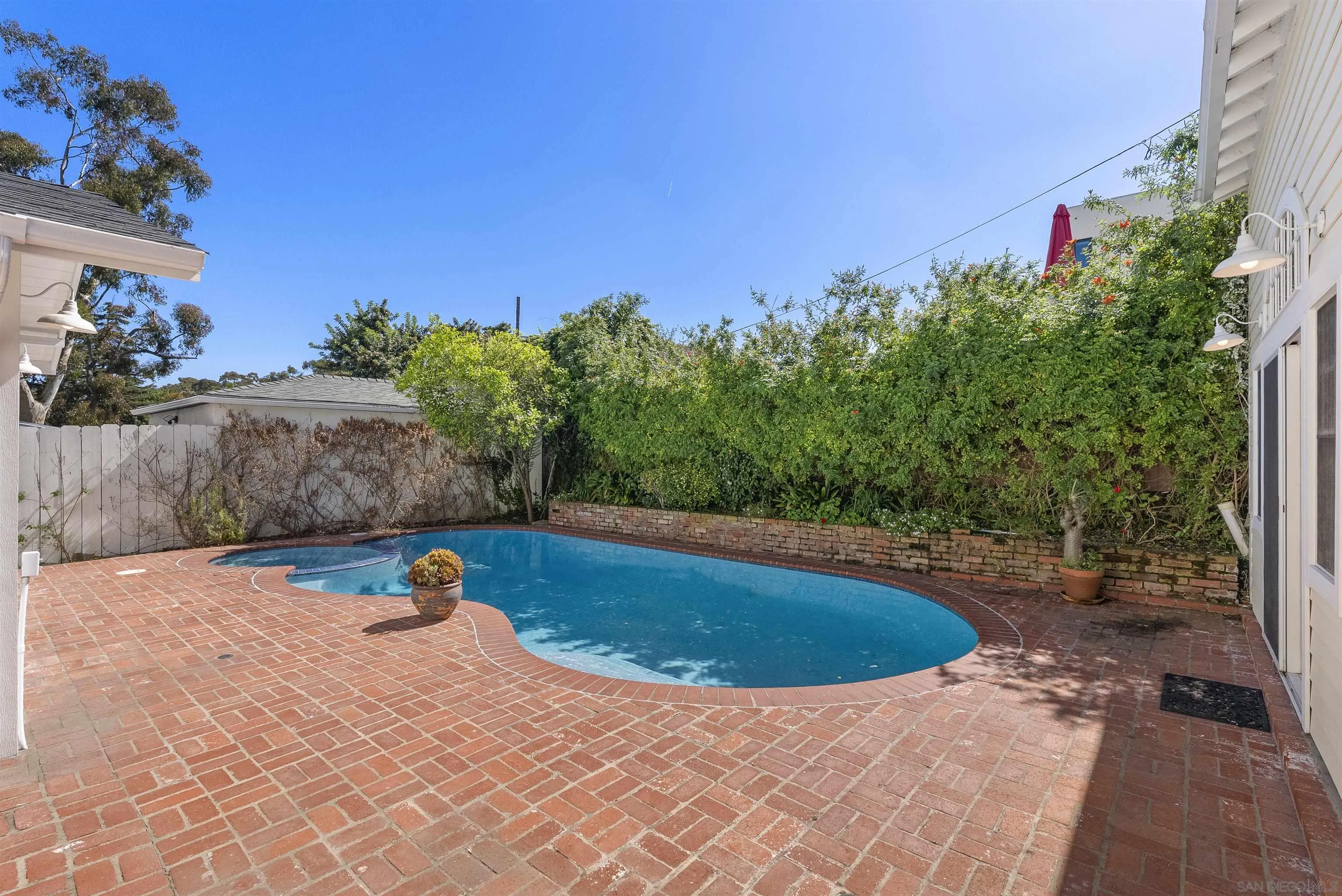 https://cdn.realtyfeed.com/cdn/127/260005258/bd48312534efe39d0890df20f55aa44e.webp