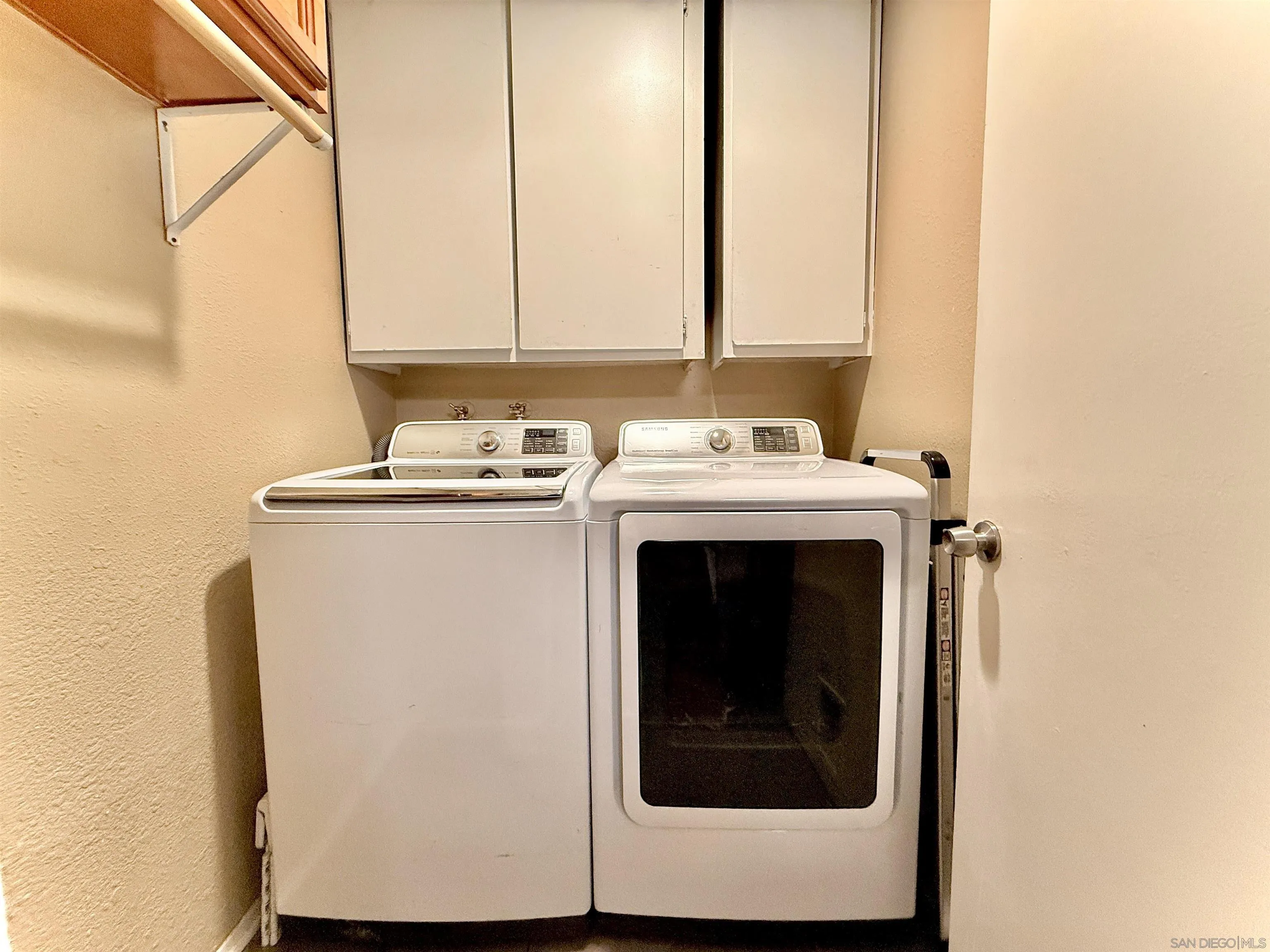 https://cdn.realtyfeed.com/cdn/127/260005266/bc4c2bcf423c67f038a75278adfe1668.webp
