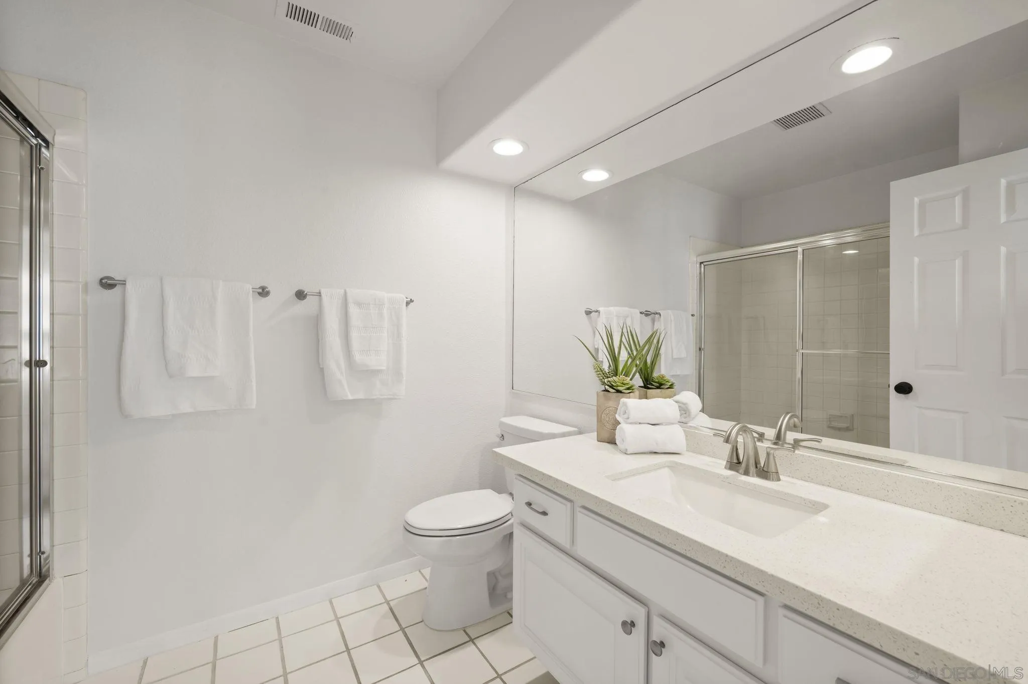https://cdn.realtyfeed.com/cdn/127/260005270/5f4a6fcbe91e9eda2717708f8e572d79.webp