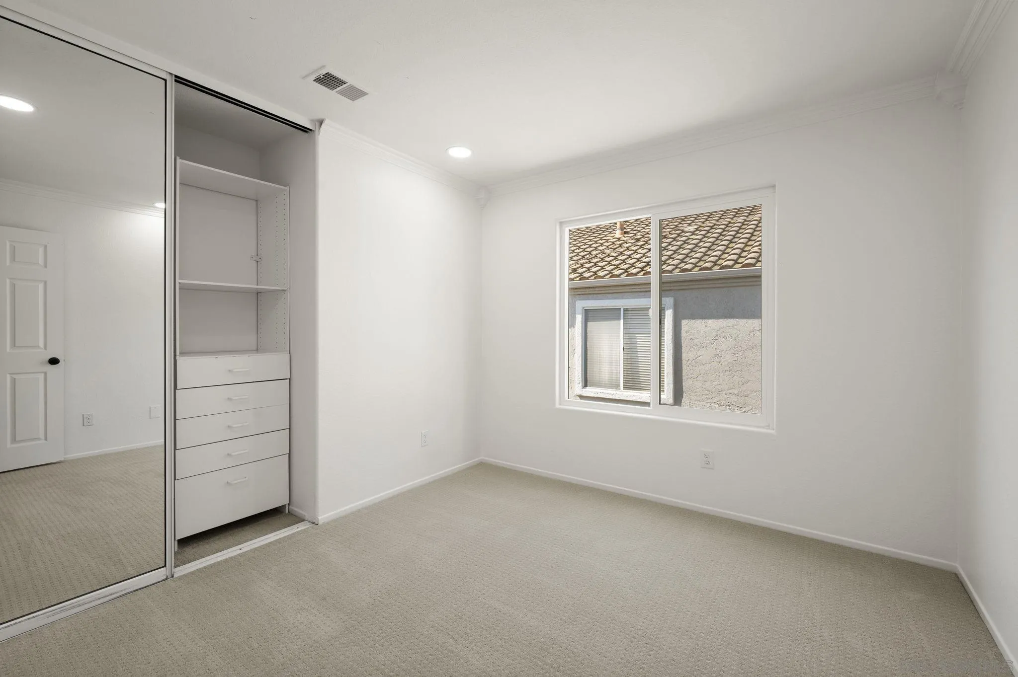 https://cdn.realtyfeed.com/cdn/127/260005270/f7d02d089f476f7f1dddfebe43235f0c.webp