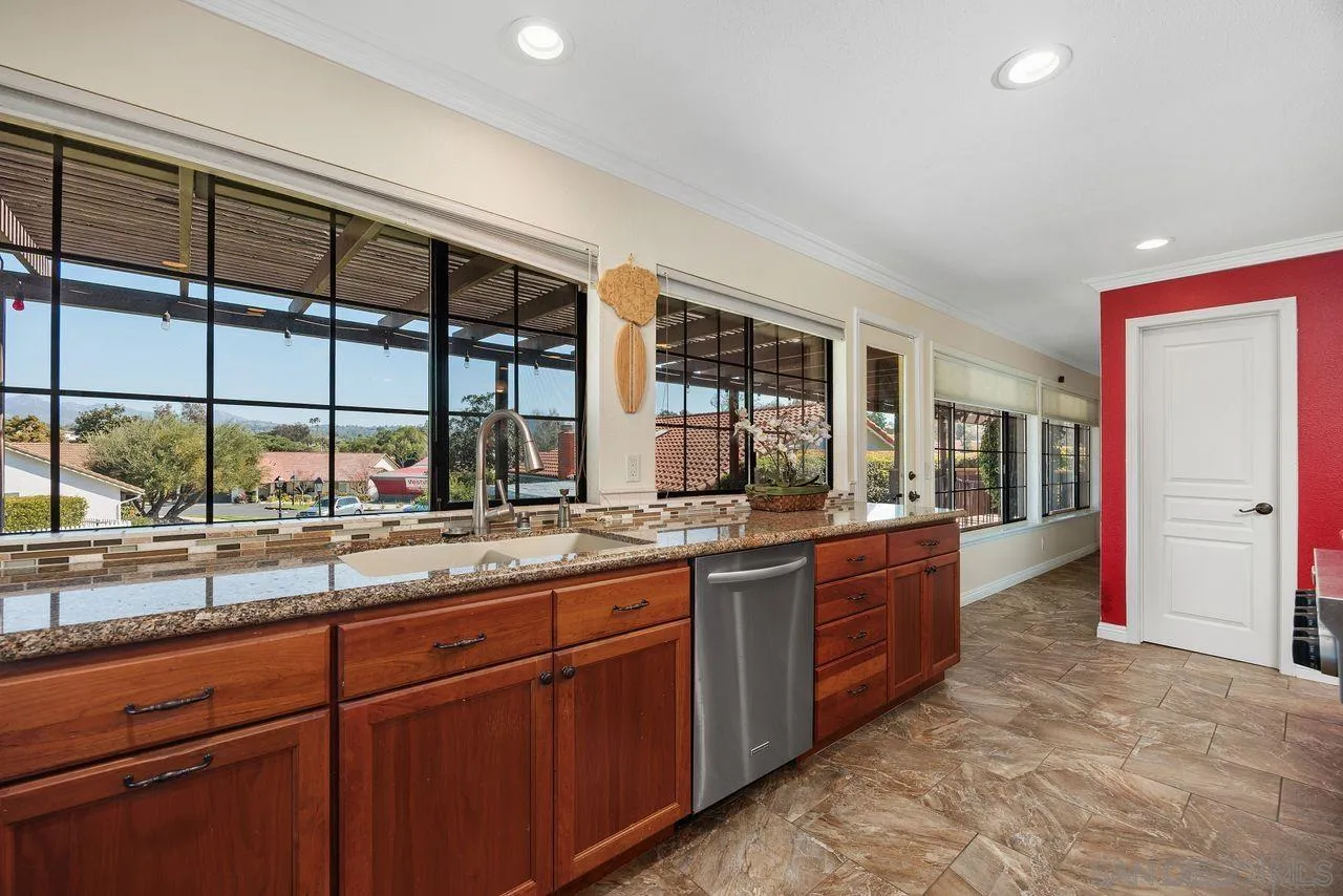 https://cdn.realtyfeed.com/cdn/127/260005274/21563de7ea77f3aef8164f5ee66c0377.webp