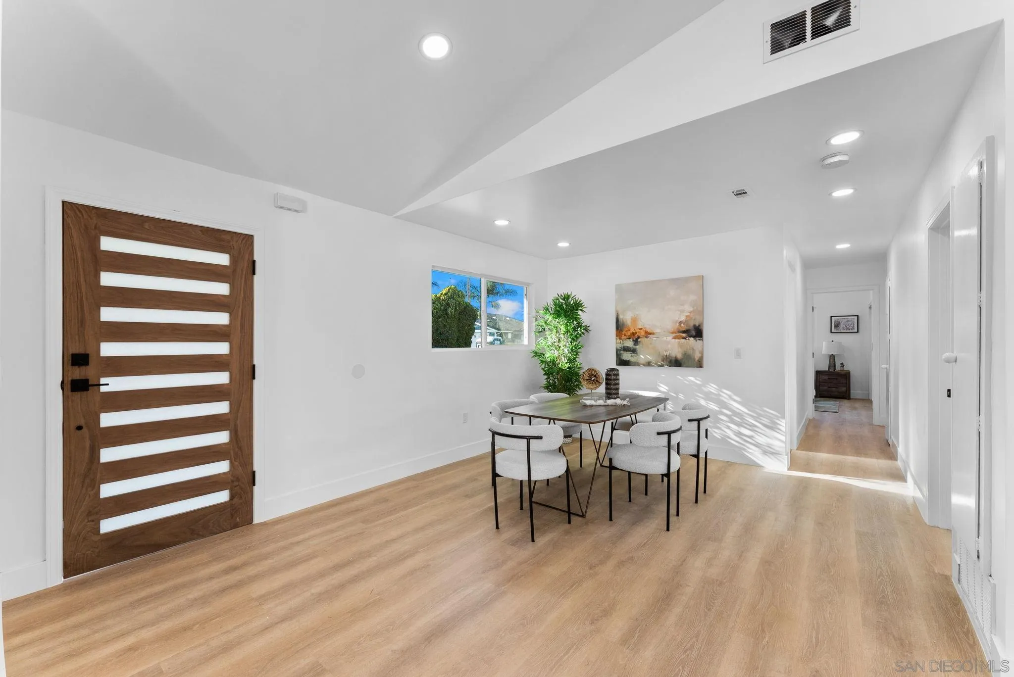 https://cdn.realtyfeed.com/cdn/127/260005280/1d421b238e7a8b8f5ed4346d1e38ebe9.webp