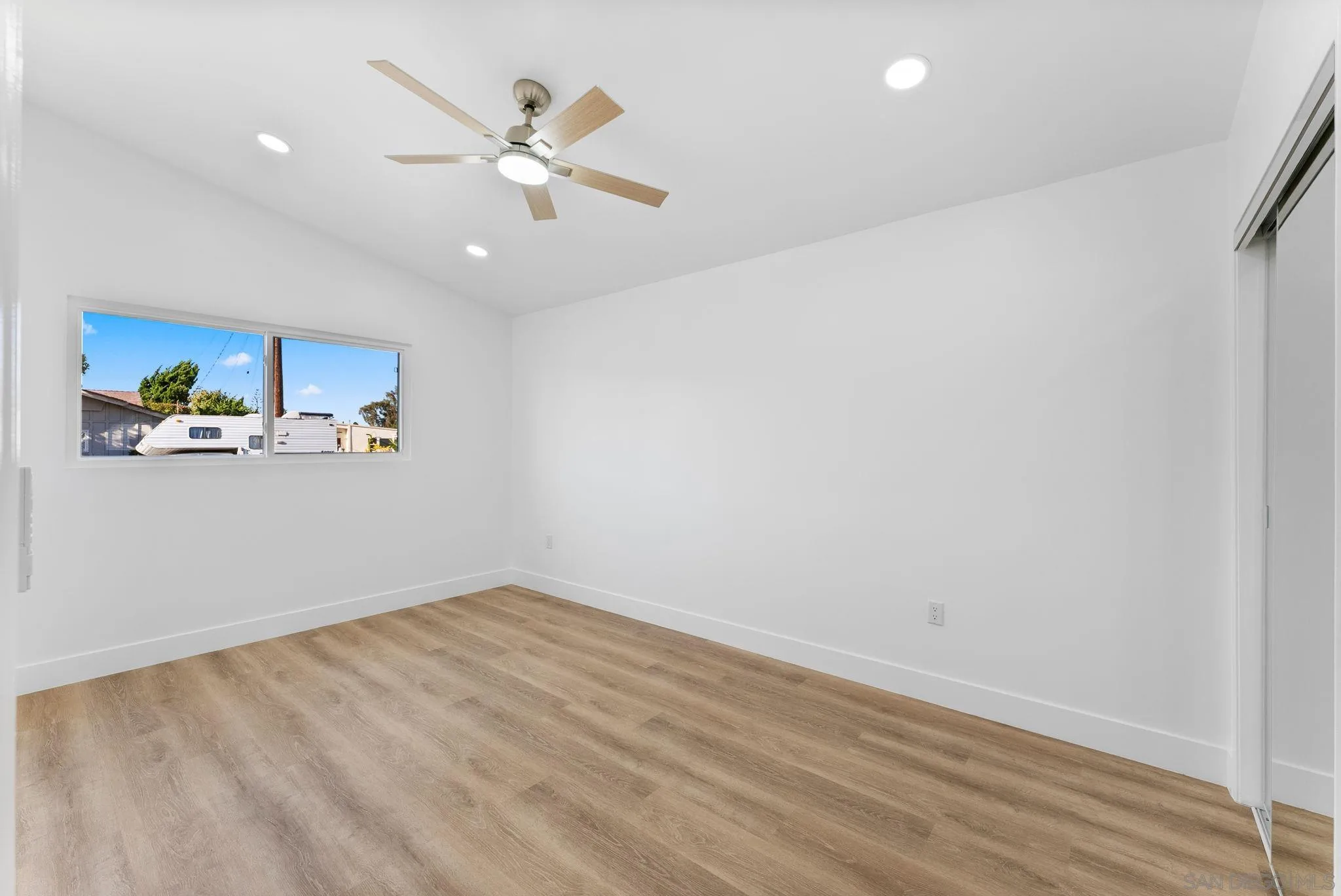 https://cdn.realtyfeed.com/cdn/127/260005280/2d5a4990f7332112d79b189ae8823bb3.webp