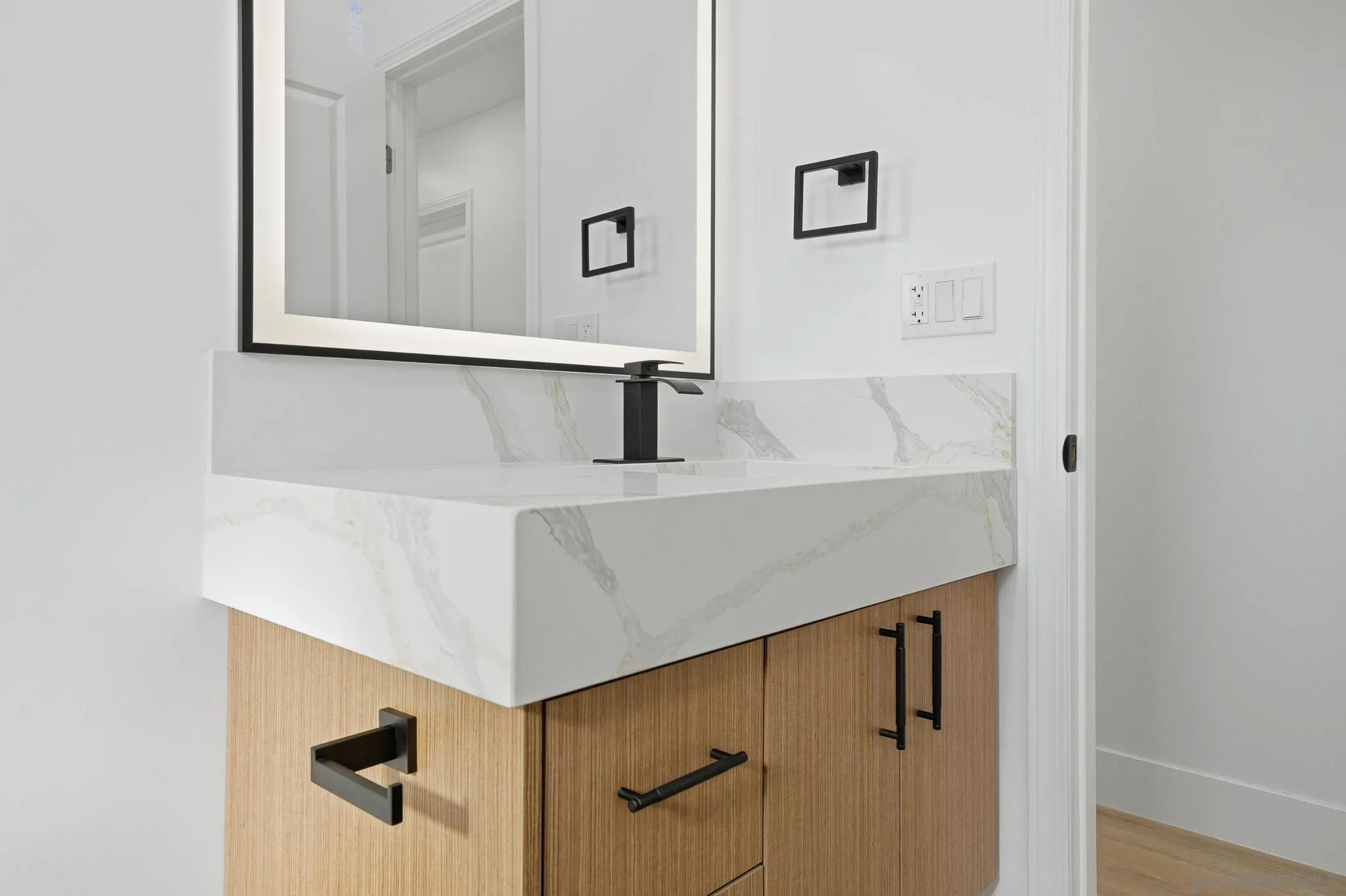 https://cdn.realtyfeed.com/cdn/127/260005280/4d1cc336ddc5e657bbb6b0fe8c931273.webp