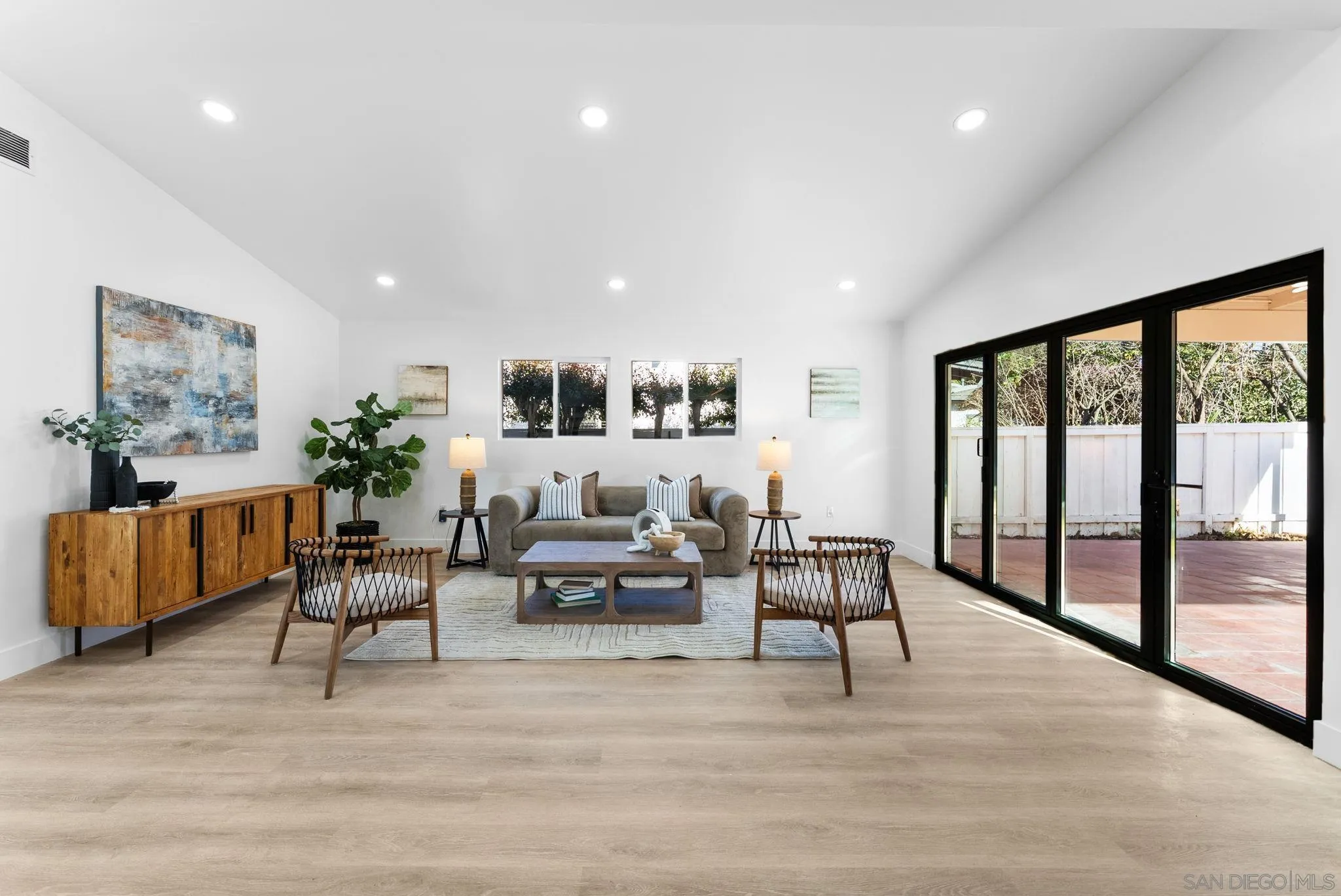 https://cdn.realtyfeed.com/cdn/127/260005280/9e6f2de40320078b1e836d91a2ce5197.webp