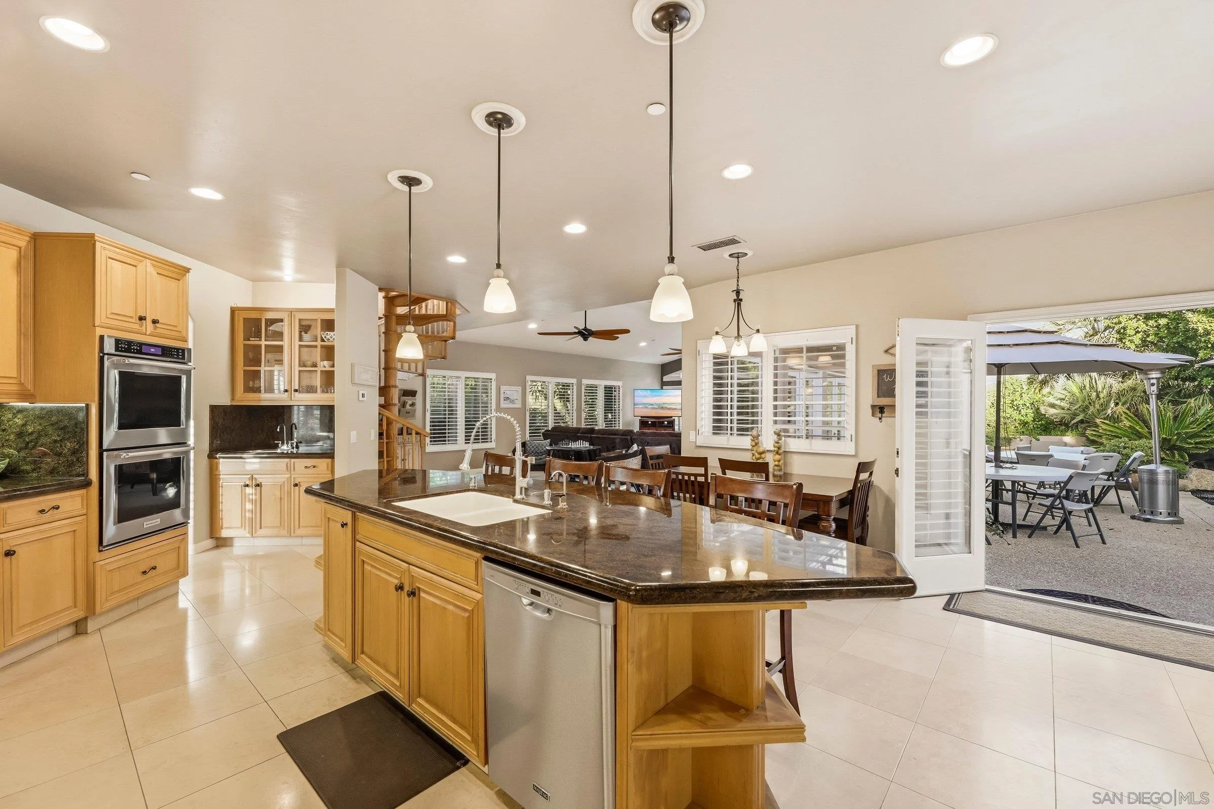 https://cdn.realtyfeed.com/cdn/127/260005282/6faa2d4ab217ec1b09361eaa5e624eaf.webp