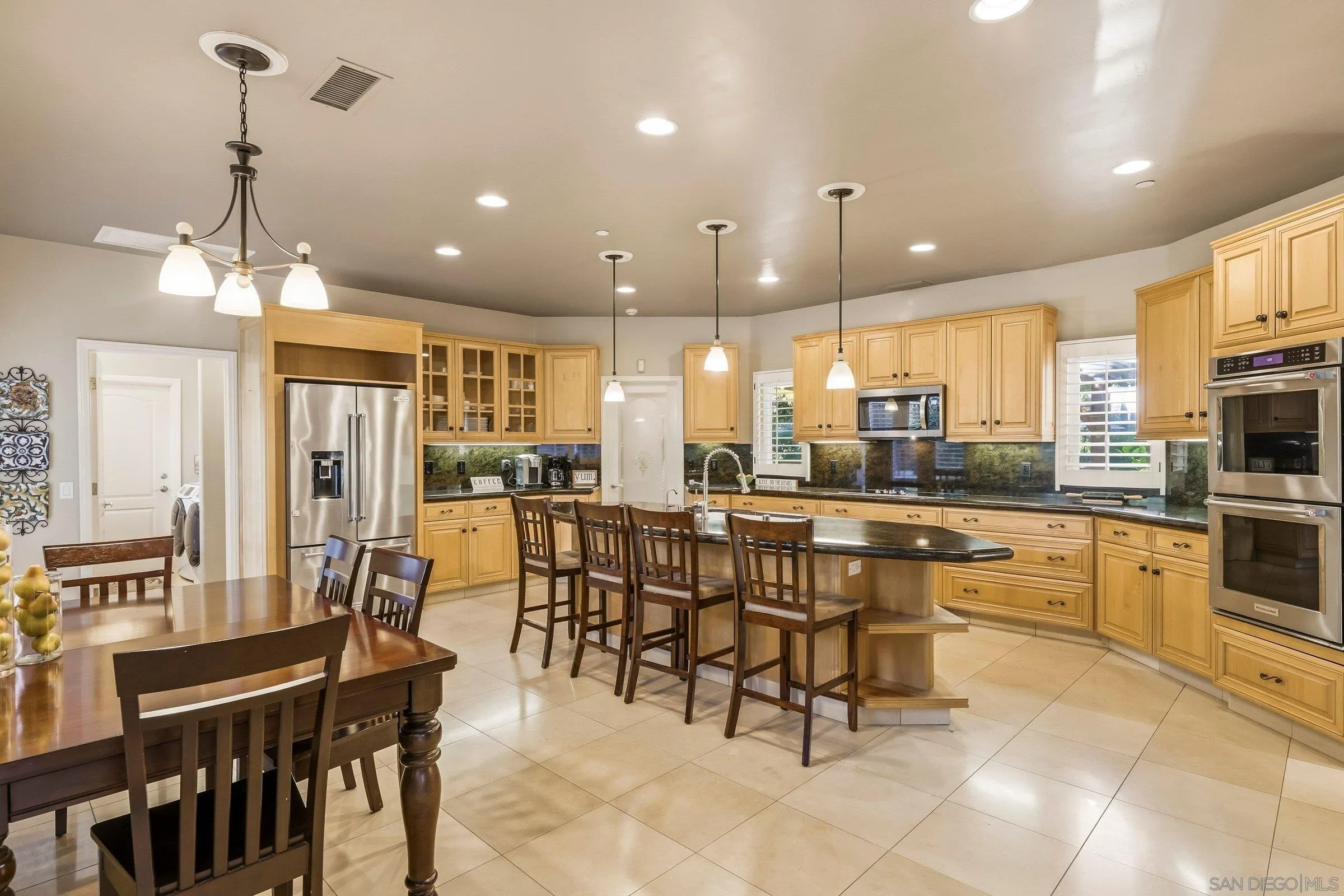 https://cdn.realtyfeed.com/cdn/127/260005282/932183f0da0af385590503aabd559143.webp