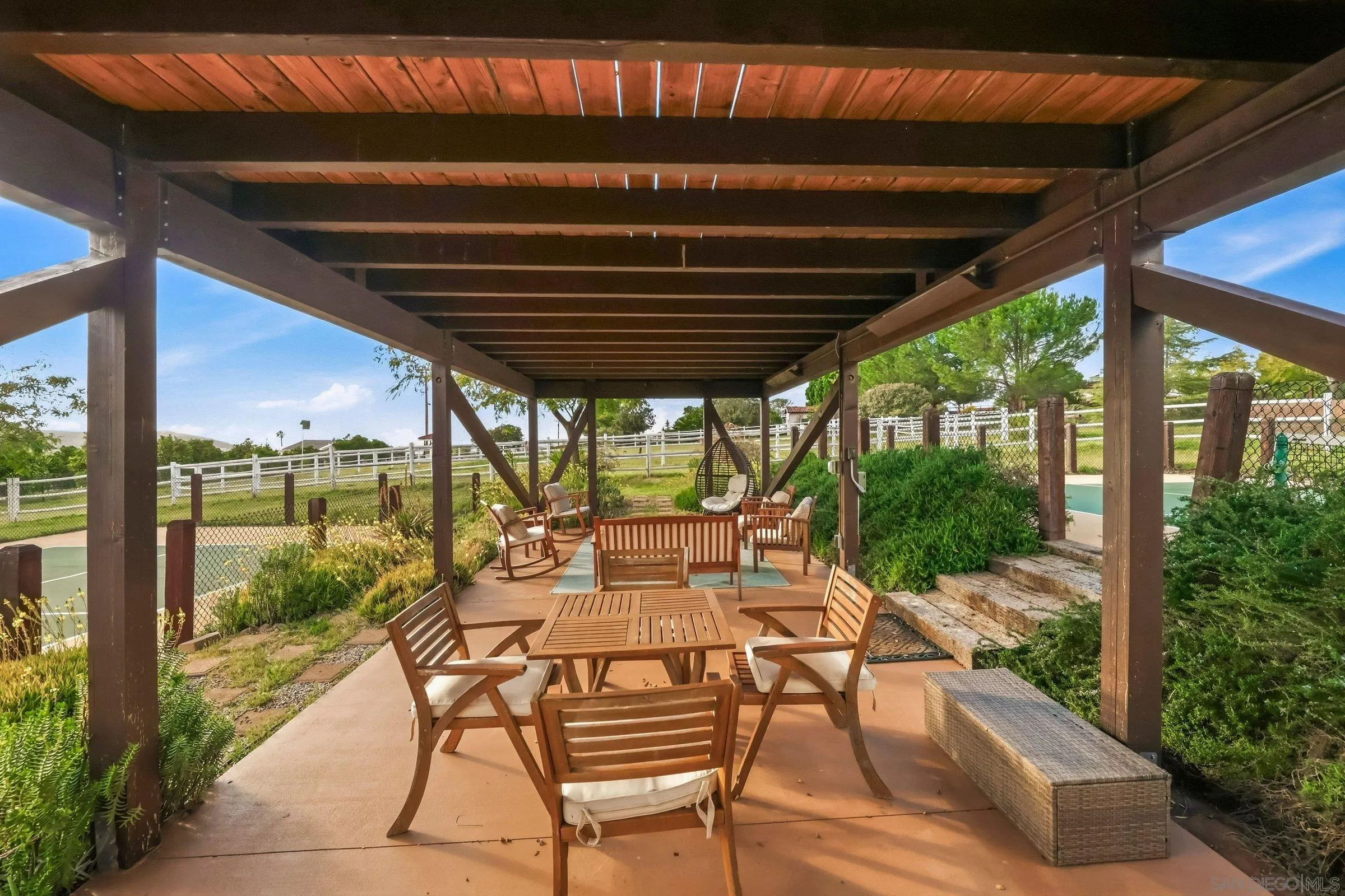 https://cdn.realtyfeed.com/cdn/127/260005282/defb745adefbc817eb524c64ae8753dc.webp