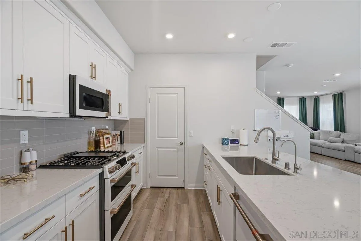 https://cdn.realtyfeed.com/cdn/127/260005285/1f60b3cc38d46c445d1c221eb6252840.webp