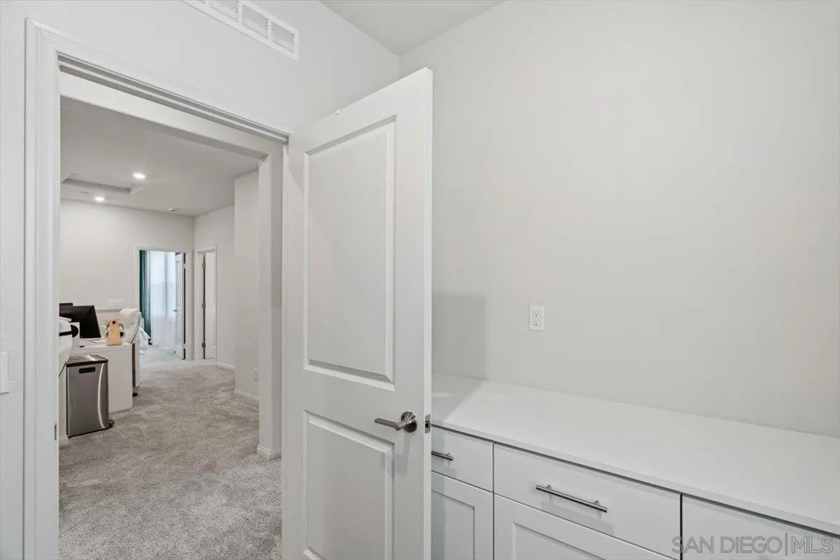 https://cdn.realtyfeed.com/cdn/127/260005285/2142d1ed0ad859086a3bfaf8b19e0747.webp