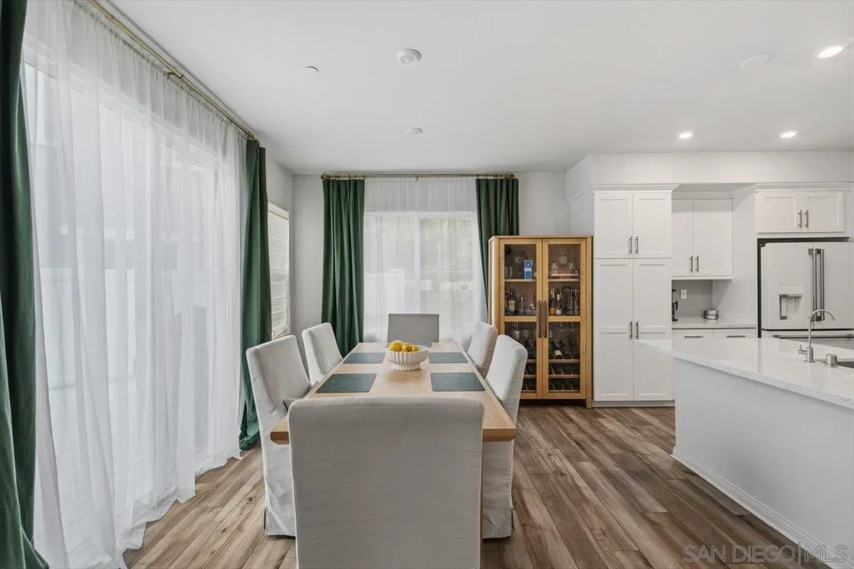 https://cdn.realtyfeed.com/cdn/127/260005285/520e7a6b3d9f7a22d654e106fa2aa3b1.webp