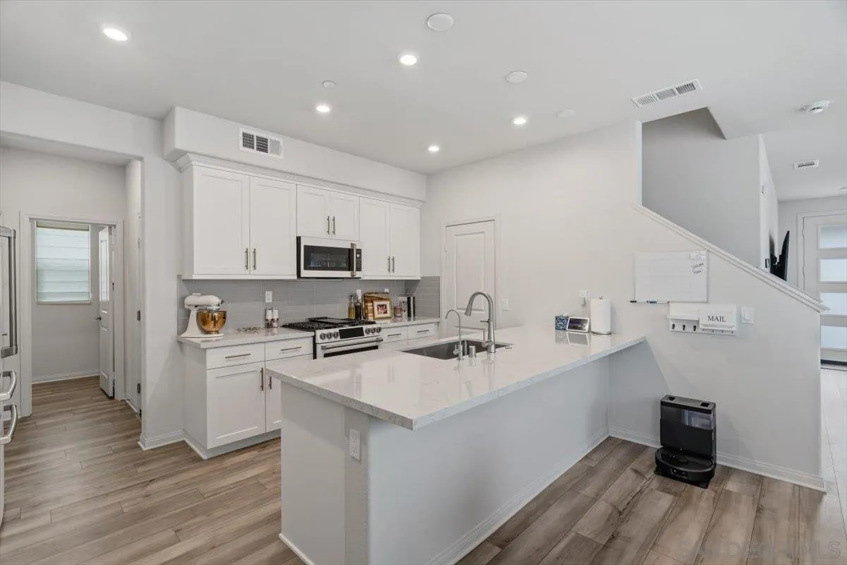 https://cdn.realtyfeed.com/cdn/127/260005285/6248bea878adf6769d6c854551858383.webp