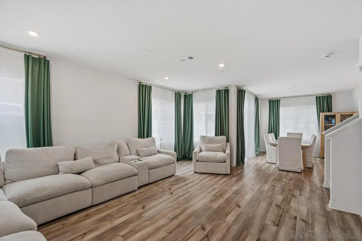 https://cdn.realtyfeed.com/cdn/127/260005285/83b62cb93b0d01281d0f2bdeba64913c.webp