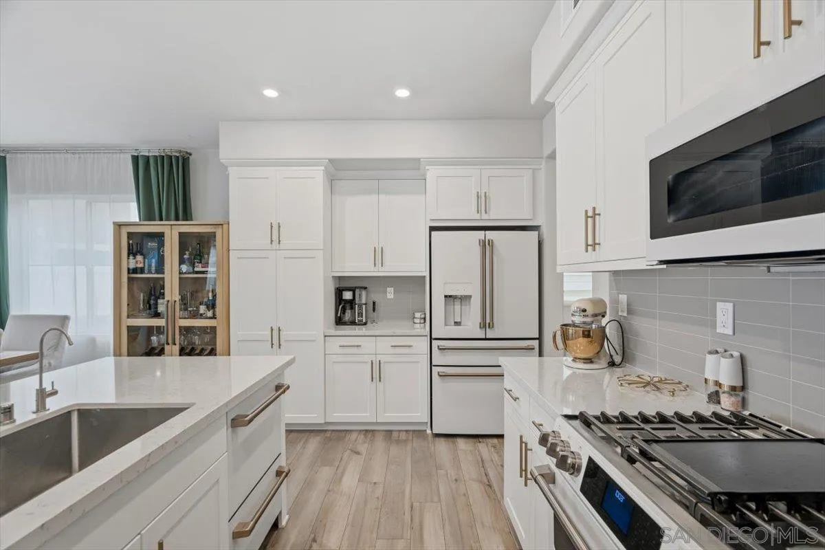 https://cdn.realtyfeed.com/cdn/127/260005285/9d4800f3e9bfe555a37522063b5787e0.webp