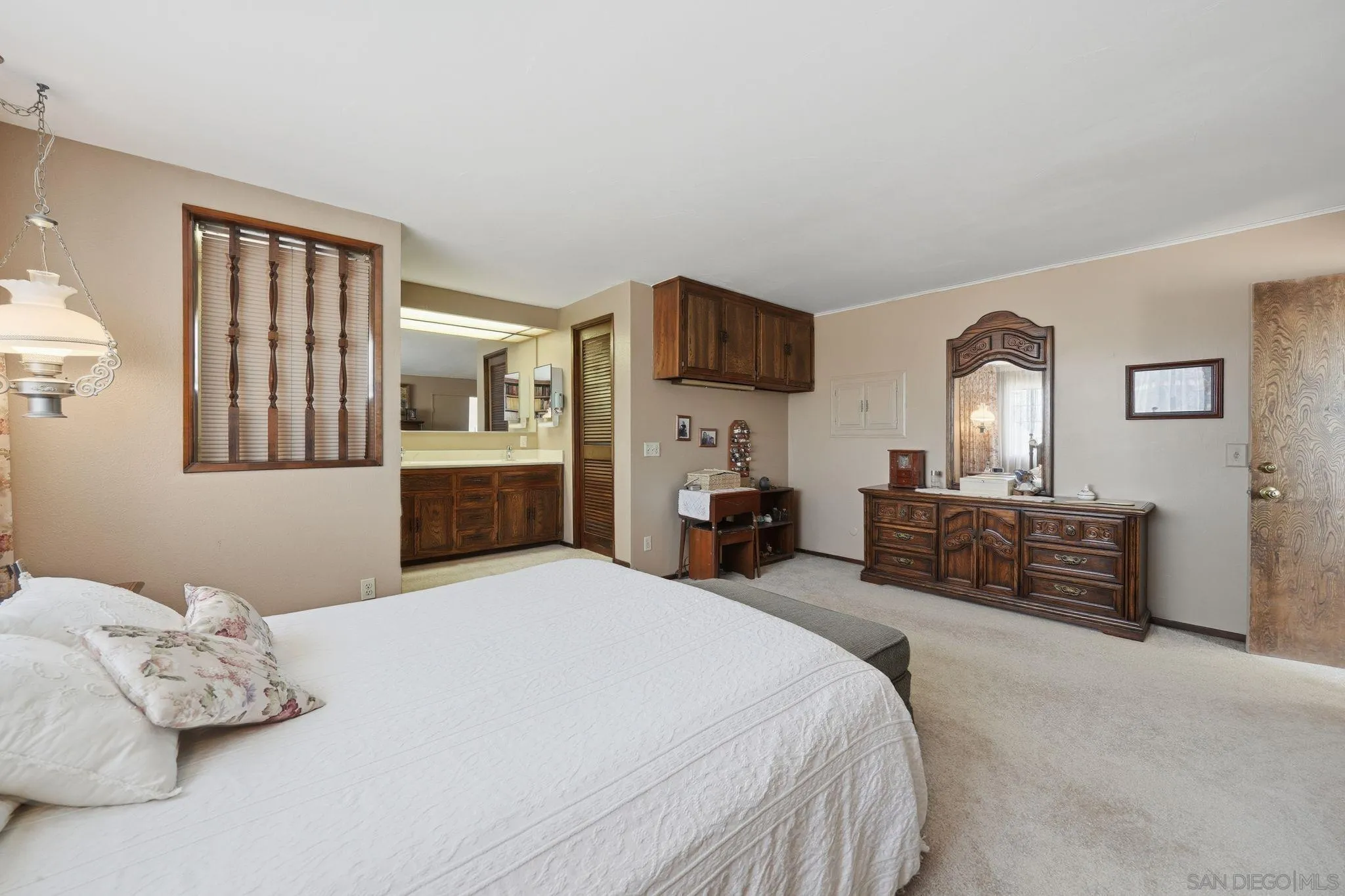 https://cdn.realtyfeed.com/cdn/127/260005291/539469eb6738a4413de8abfd8a7adae8.webp