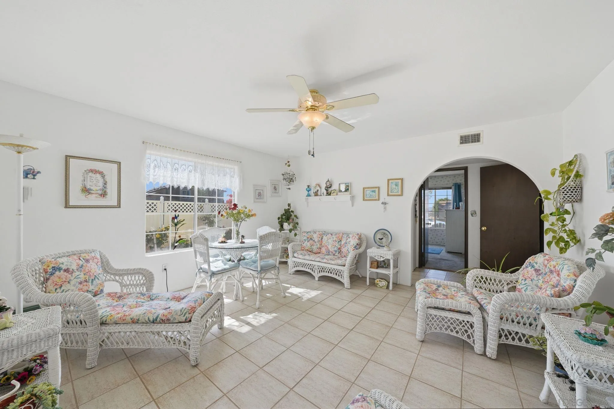 https://cdn.realtyfeed.com/cdn/127/260005291/79f74c70443766d414bea6c3b78826c2.webp