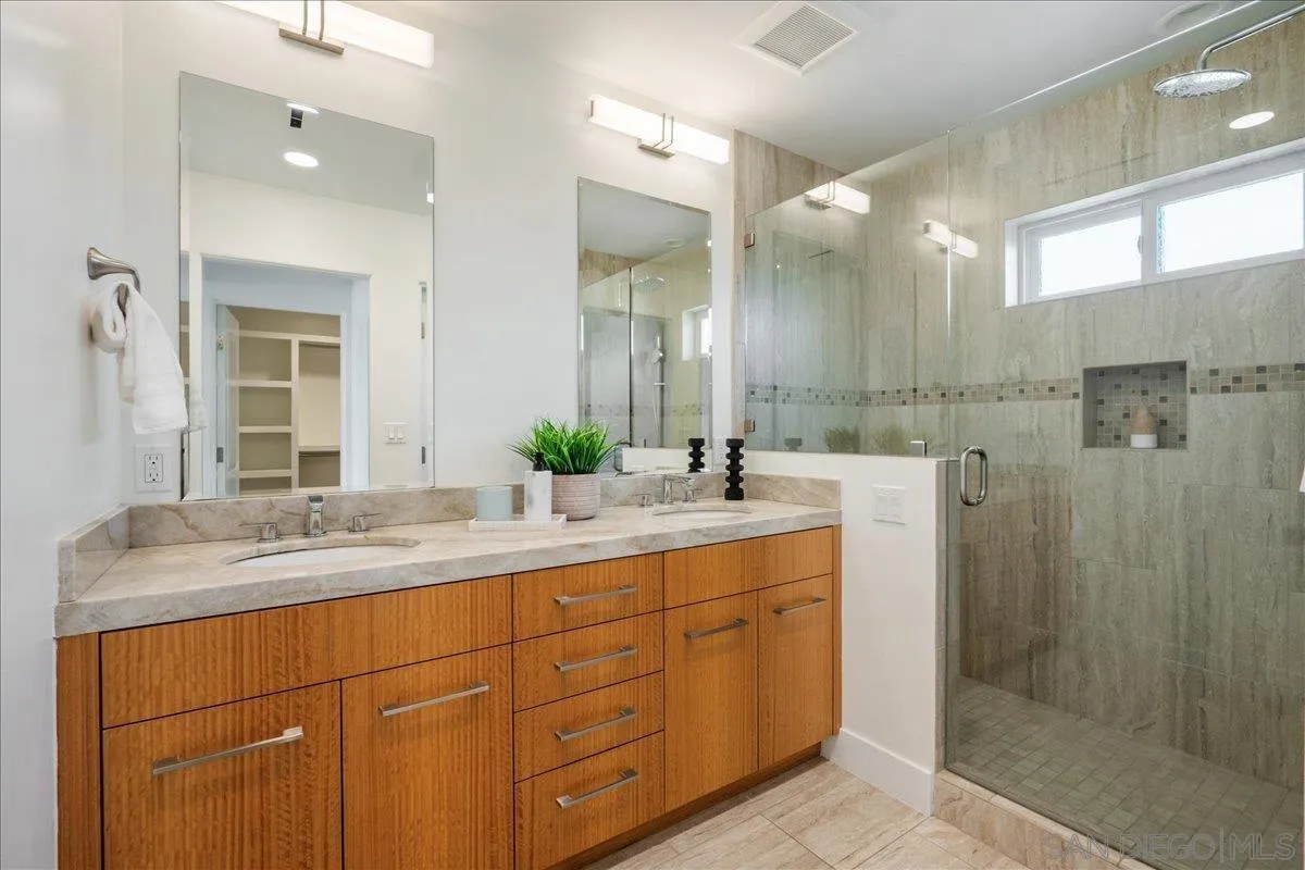 https://cdn.realtyfeed.com/cdn/127/260005293/0d112f4a18e0da3ca67448a33deaef8d.webp