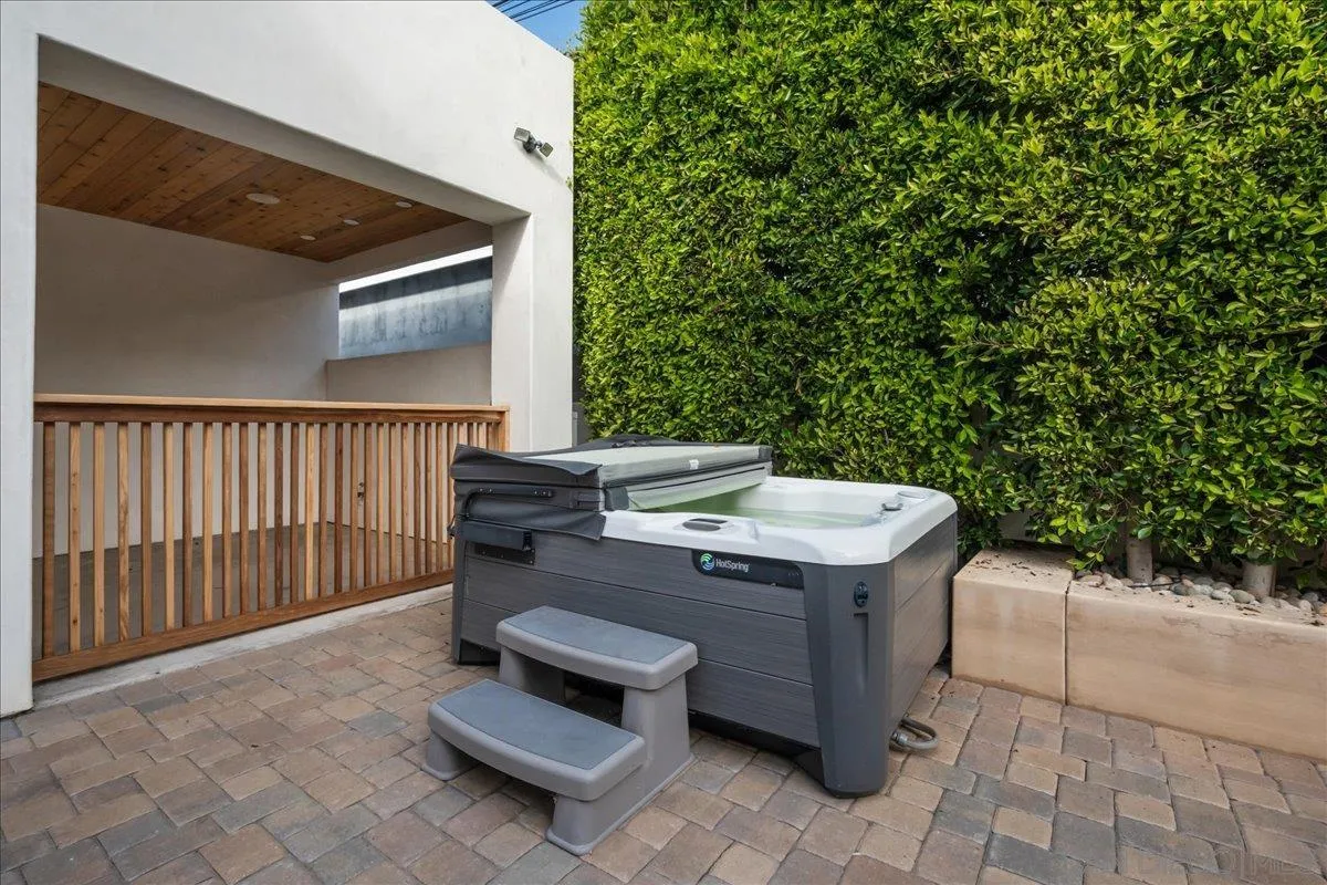 https://cdn.realtyfeed.com/cdn/127/260005293/1da5fea249e37f4c2176039399235917.webp