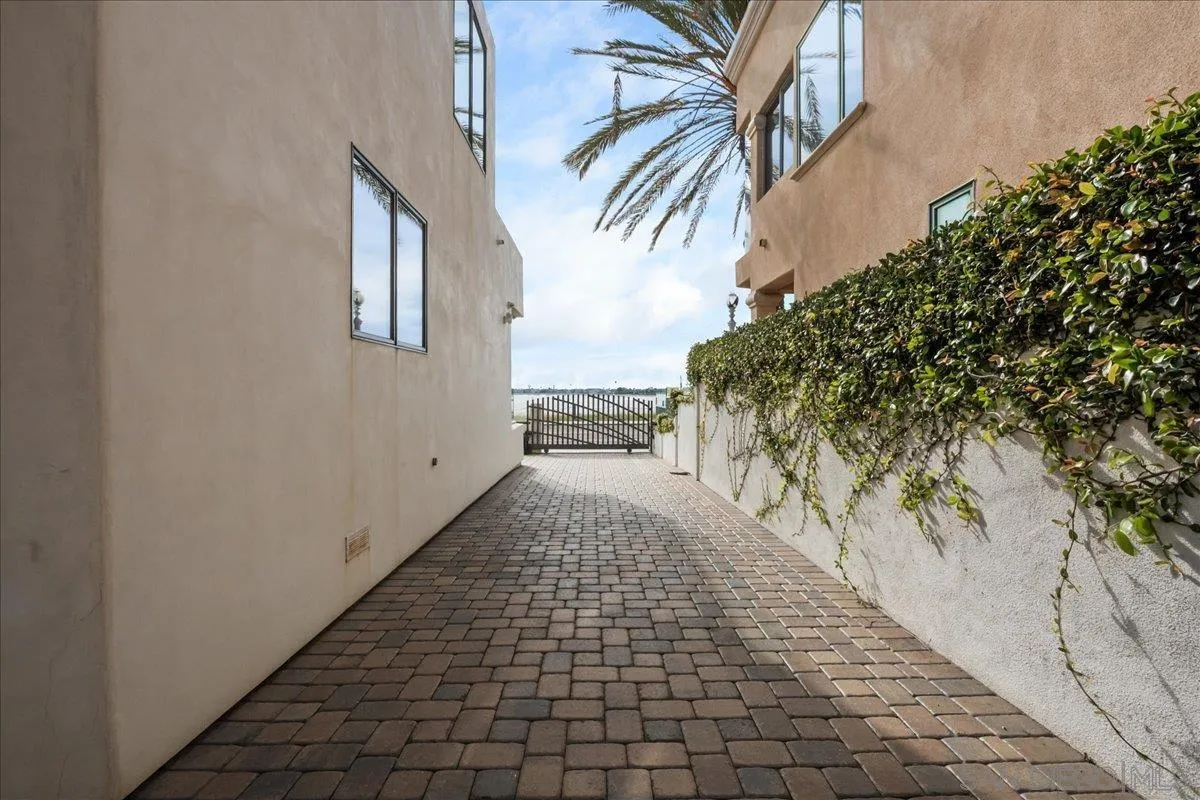 https://cdn.realtyfeed.com/cdn/127/260005293/453e860f1e6651532d65ba58c2859385.webp