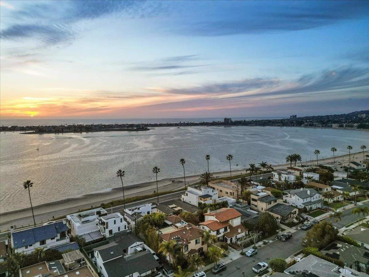 https://cdn.realtyfeed.com/cdn/127/260005293/70c91c1ce83753c59d6fba419fb3bb6b.webp