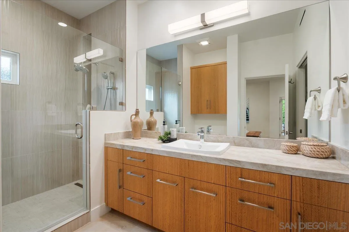 https://cdn.realtyfeed.com/cdn/127/260005293/894dd73cb8d7084ecf812caef501da9e.webp