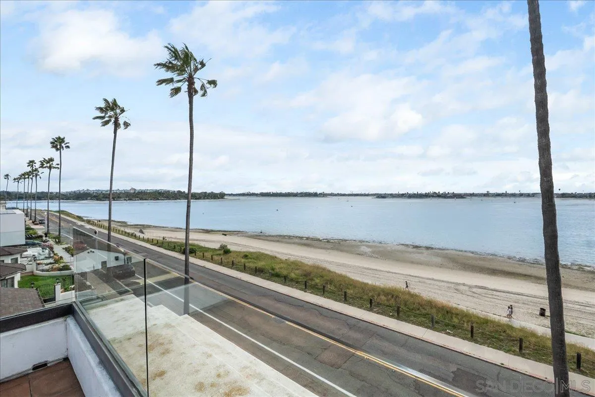 https://cdn.realtyfeed.com/cdn/127/260005293/8d797d6a251e274966789aa85317d8c3.webp