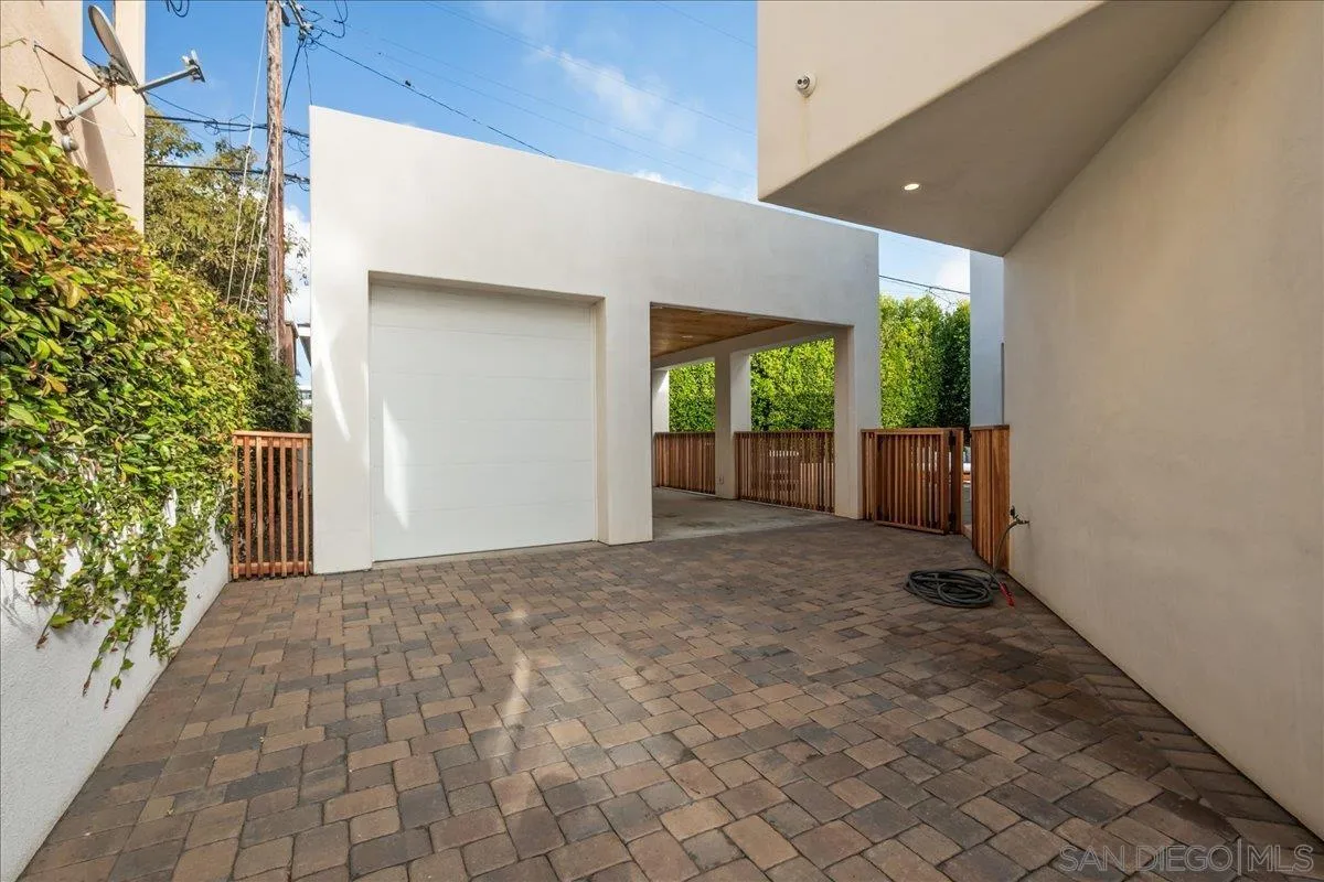 https://cdn.realtyfeed.com/cdn/127/260005293/e401fe2207fc4e7aec5e10ddfcd60ded.webp