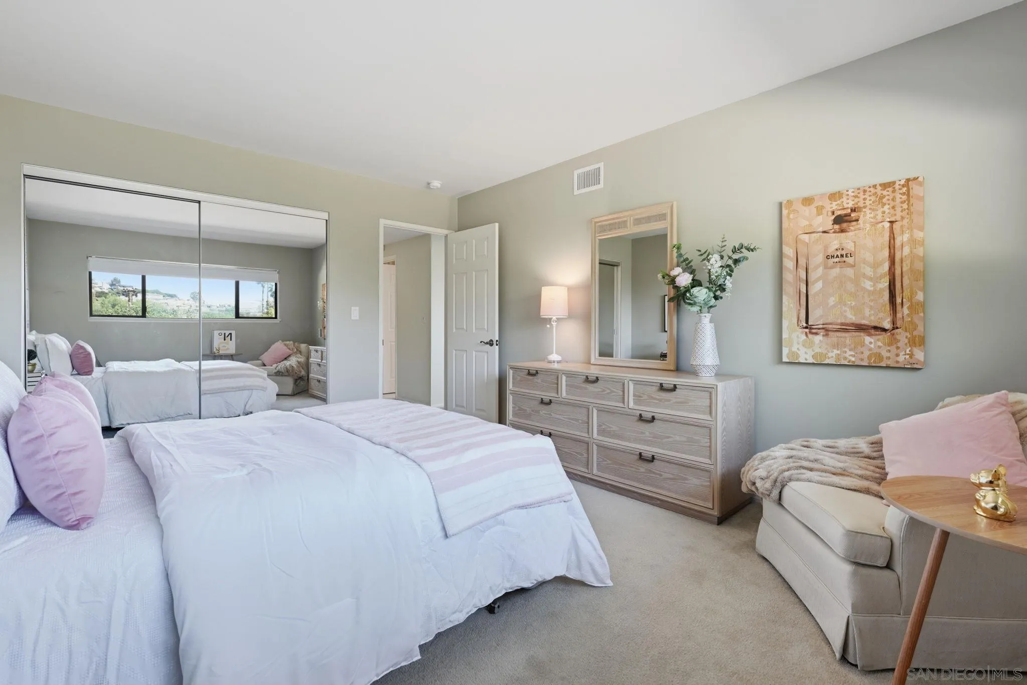 https://cdn.realtyfeed.com/cdn/127/260005298/091db94c6d0ab5e9edc6d08286316c75.webp