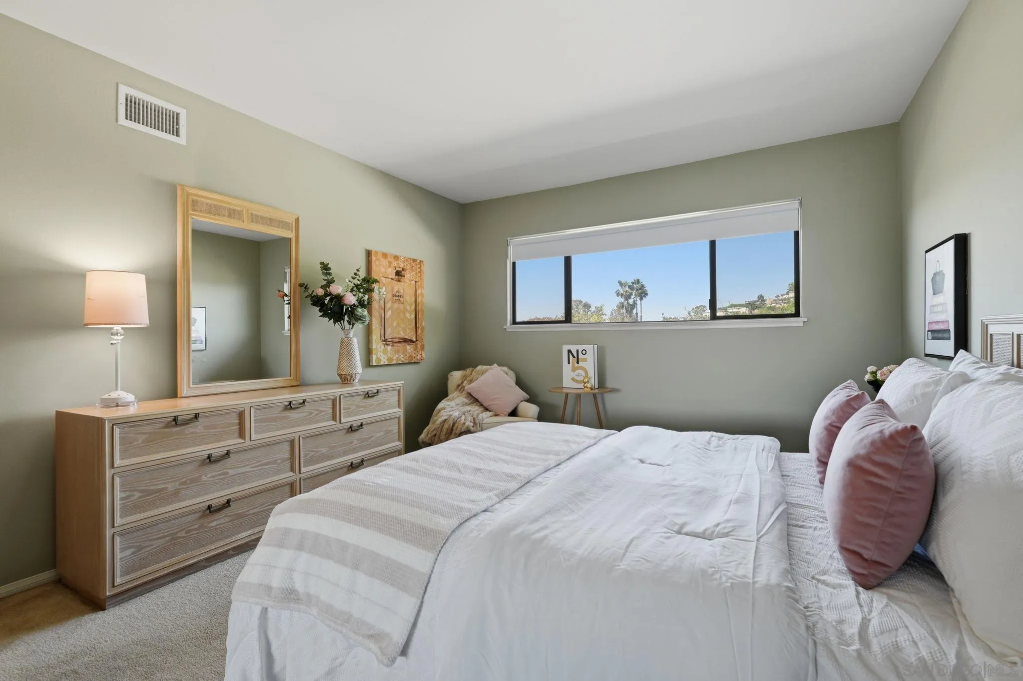 https://cdn.realtyfeed.com/cdn/127/260005298/263a2748f7d11a81d658880c64df75cd.webp