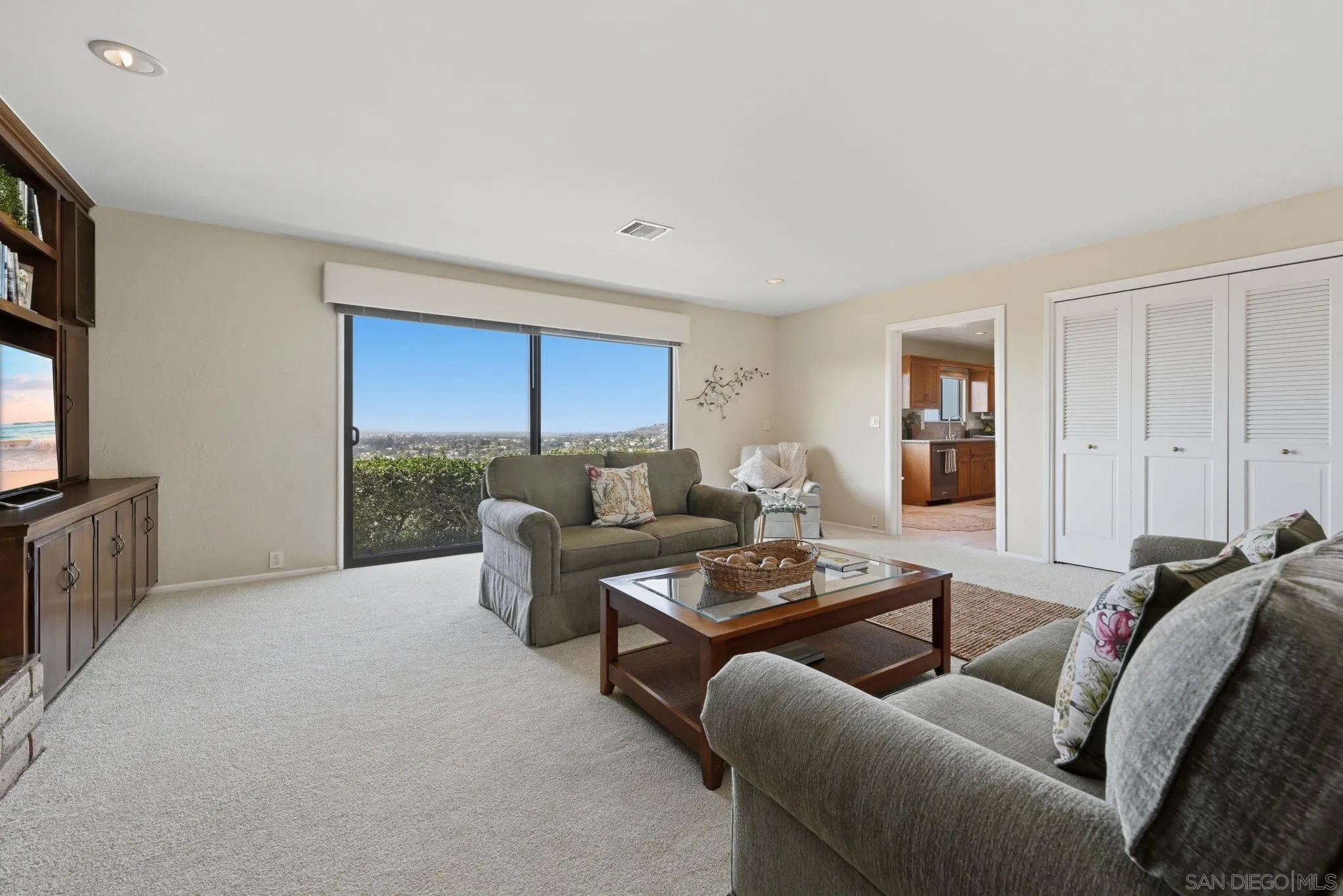 https://cdn.realtyfeed.com/cdn/127/260005298/921cbab18e7b1120d103aa03f908e941.webp