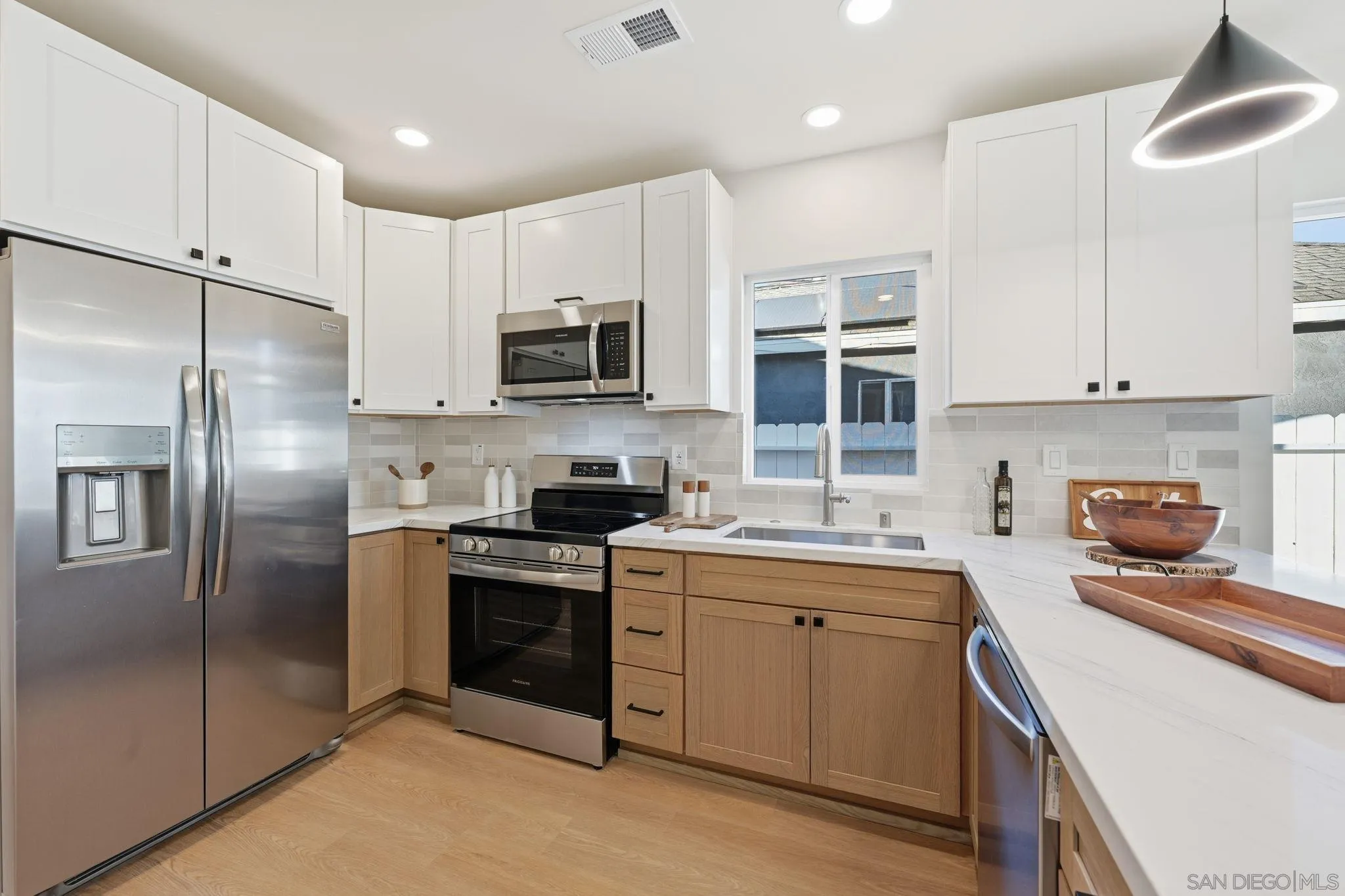 https://cdn.realtyfeed.com/cdn/127/260005299/071c4a23dbb88f614ee7a20b6d47661b.webp