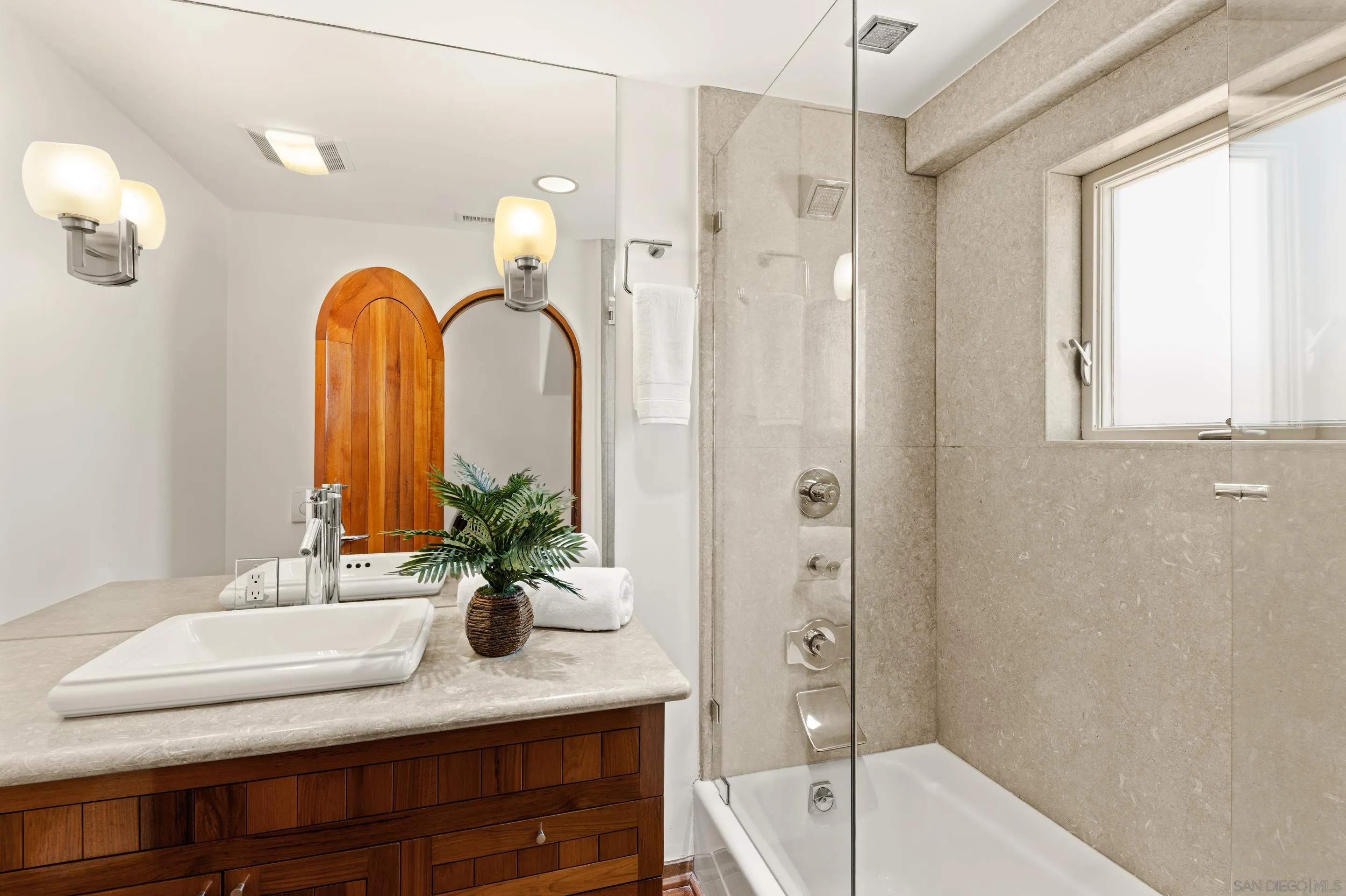 https://cdn.realtyfeed.com/cdn/127/260005303/b19755b6d53126684606dfb037895eb4.webp