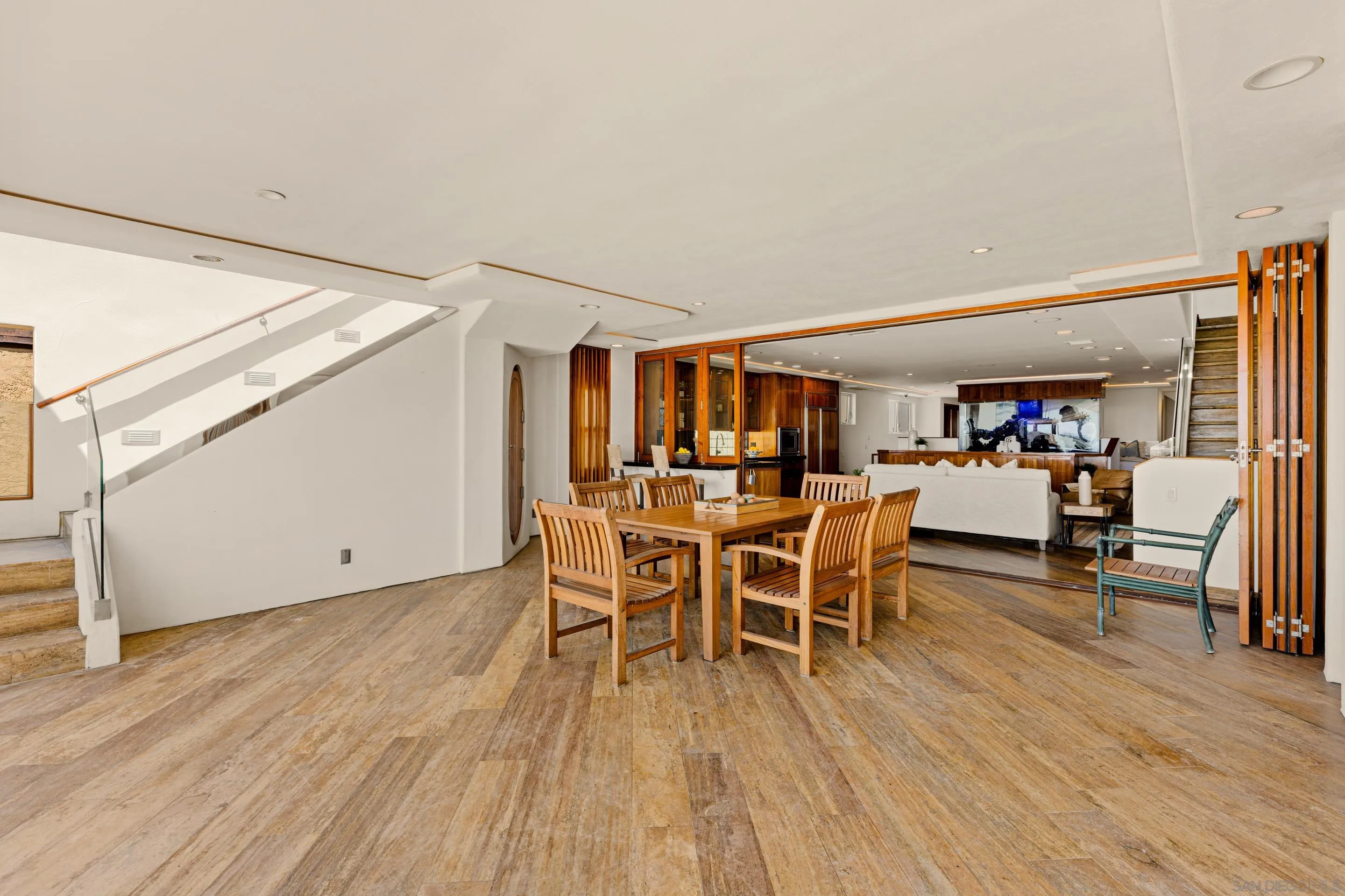 https://cdn.realtyfeed.com/cdn/127/260005303/b505264e82f18b5b0339d134f8243707.webp