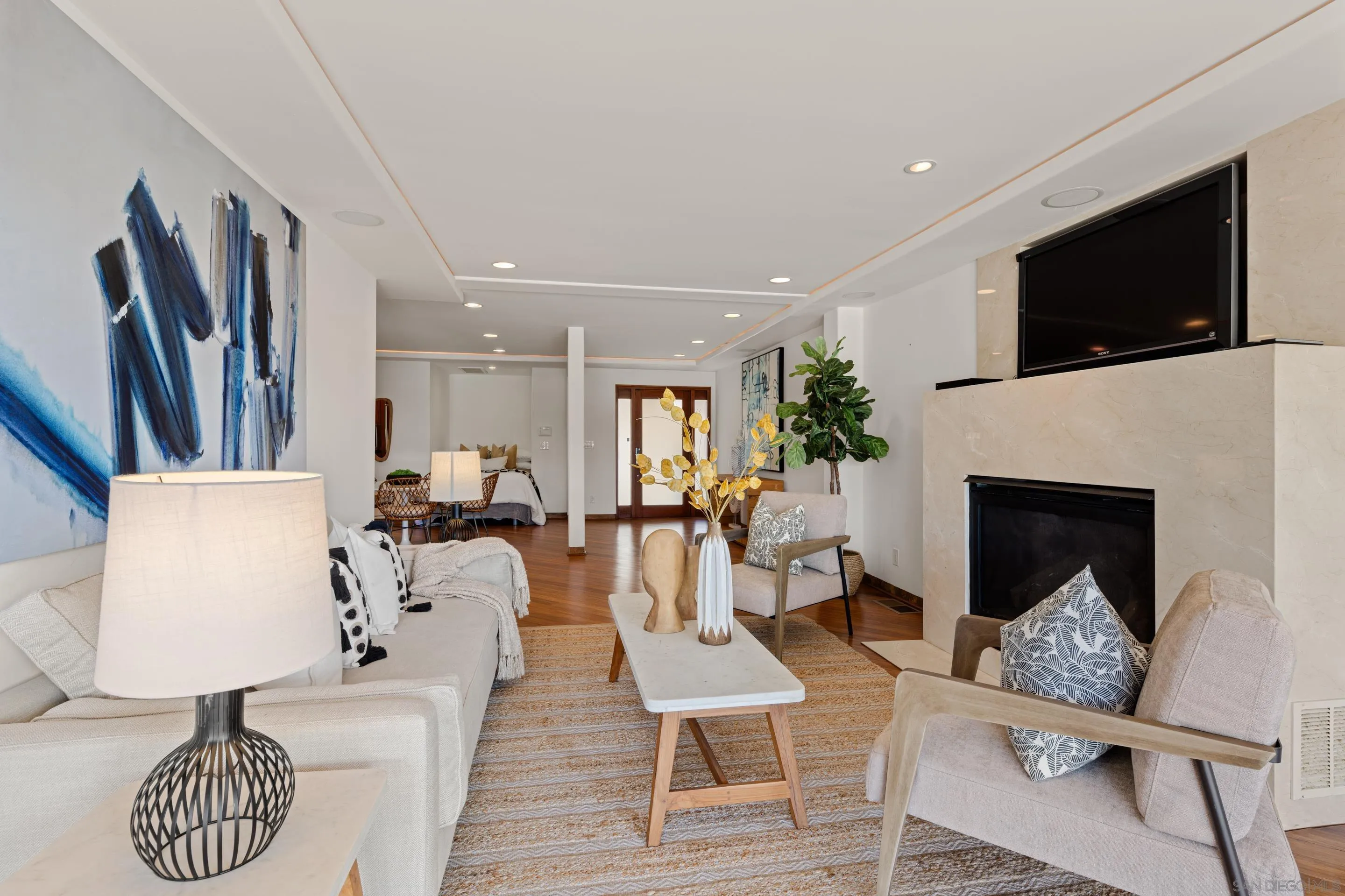 https://cdn.realtyfeed.com/cdn/127/260005303/b7bf1d2d4fb3fad90126b198189e9d28.webp
