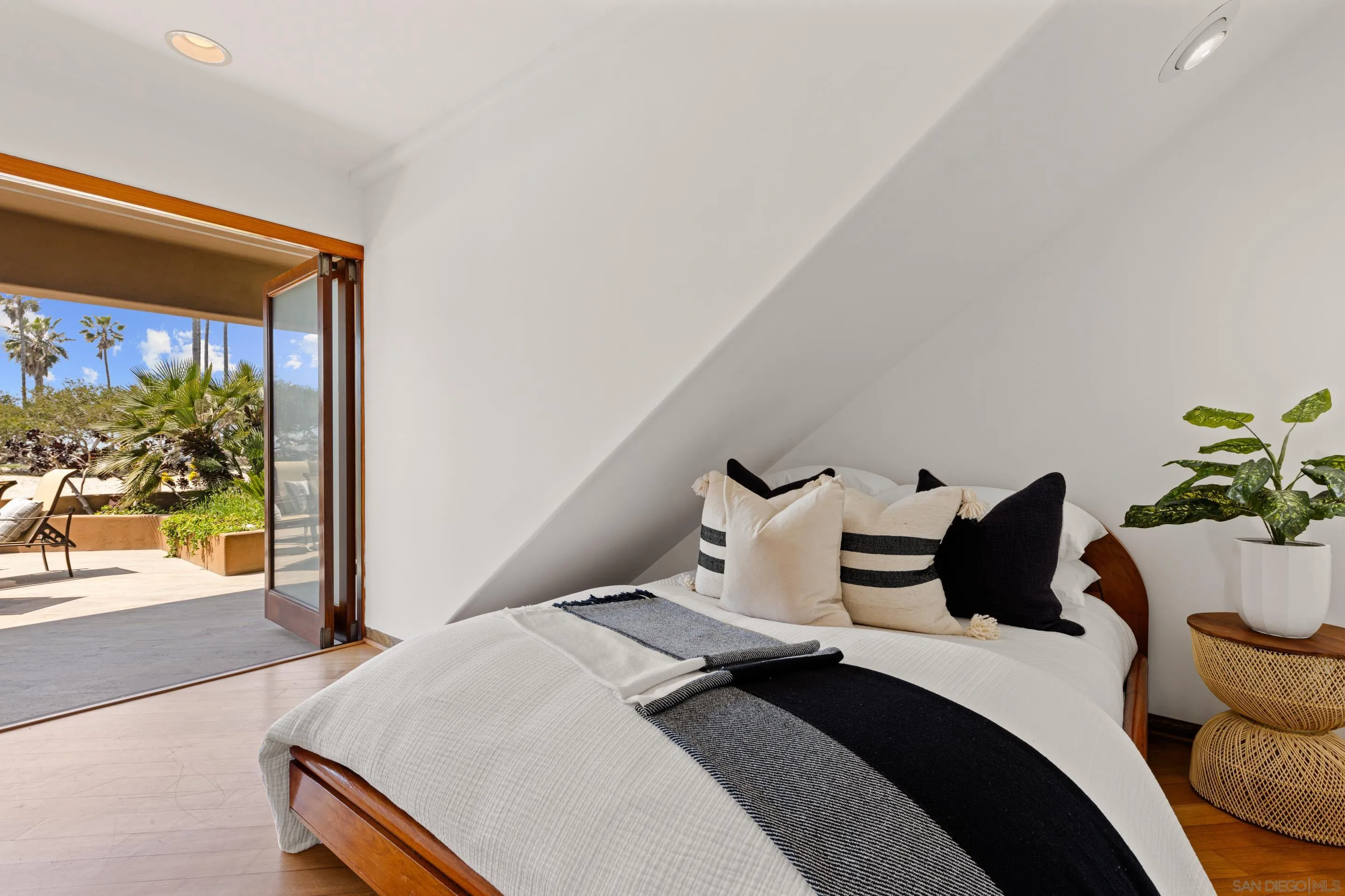 https://cdn.realtyfeed.com/cdn/127/260005303/bf8e593607c58b08465b63362f412882.webp