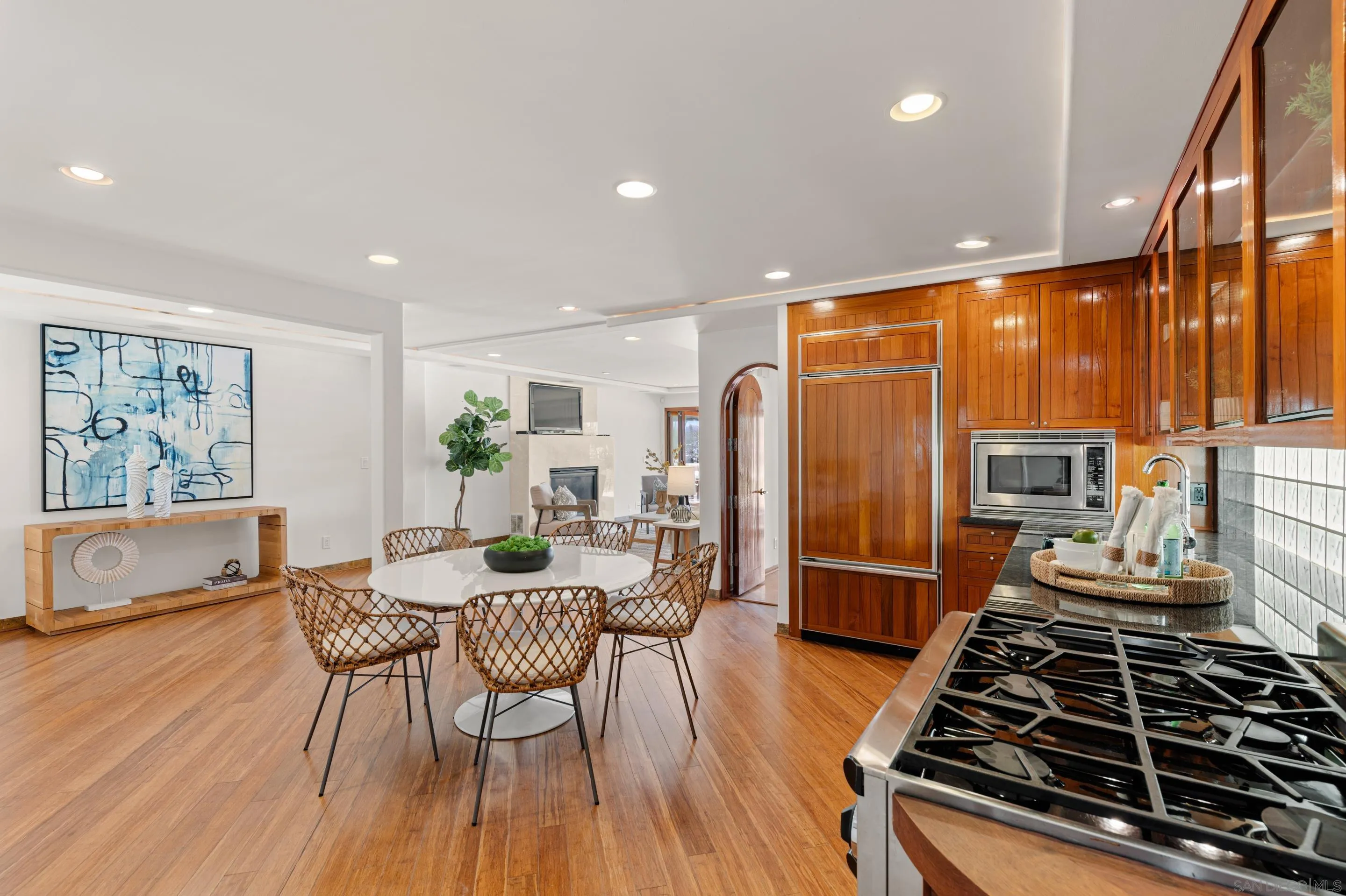 https://cdn.realtyfeed.com/cdn/127/260005303/ec5b78b63af314aa821a370c7d0fa1c8.webp